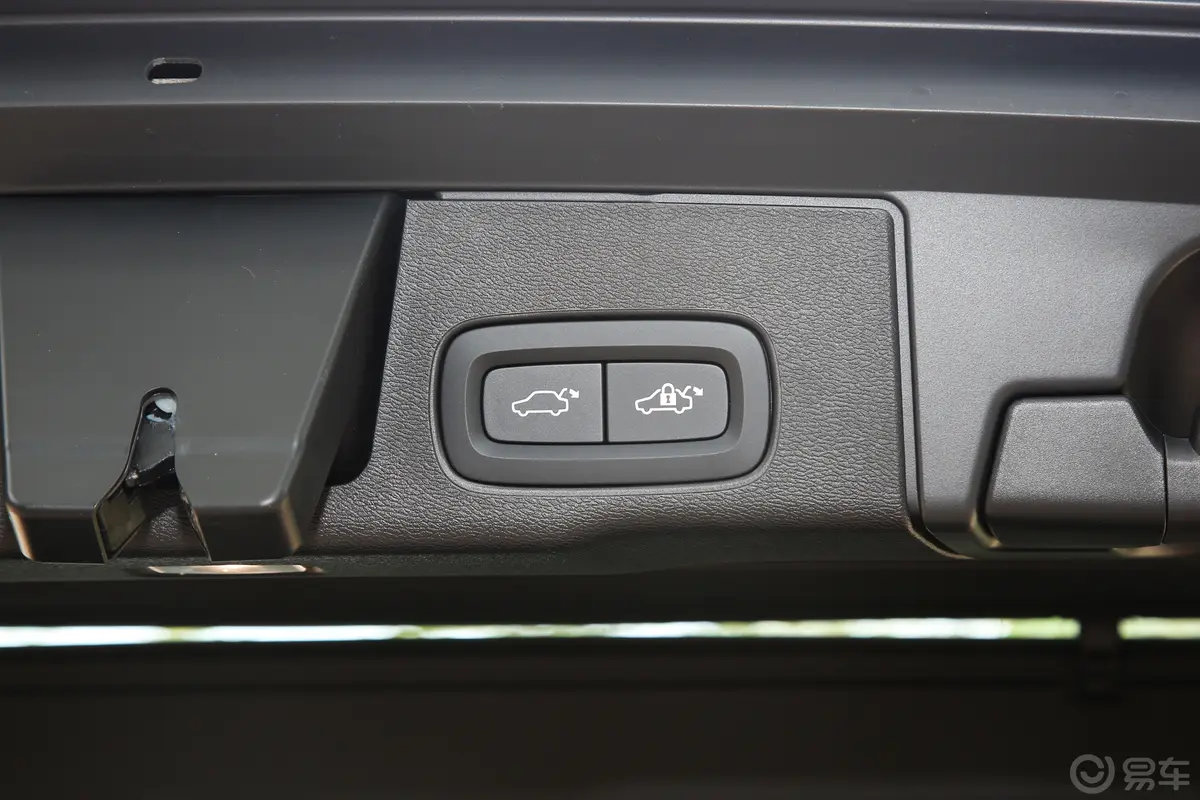 沃尔沃XC60新能源T8 长续航 智远豪华版电动尾门按键（手动扶手）