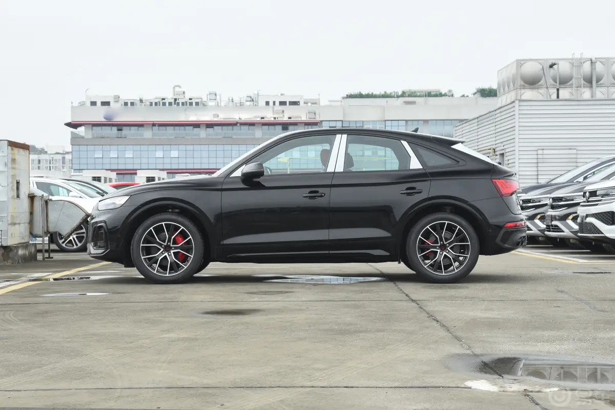 奥迪SQ5 Sportback改款 3.0T quattro正侧车头向左水平