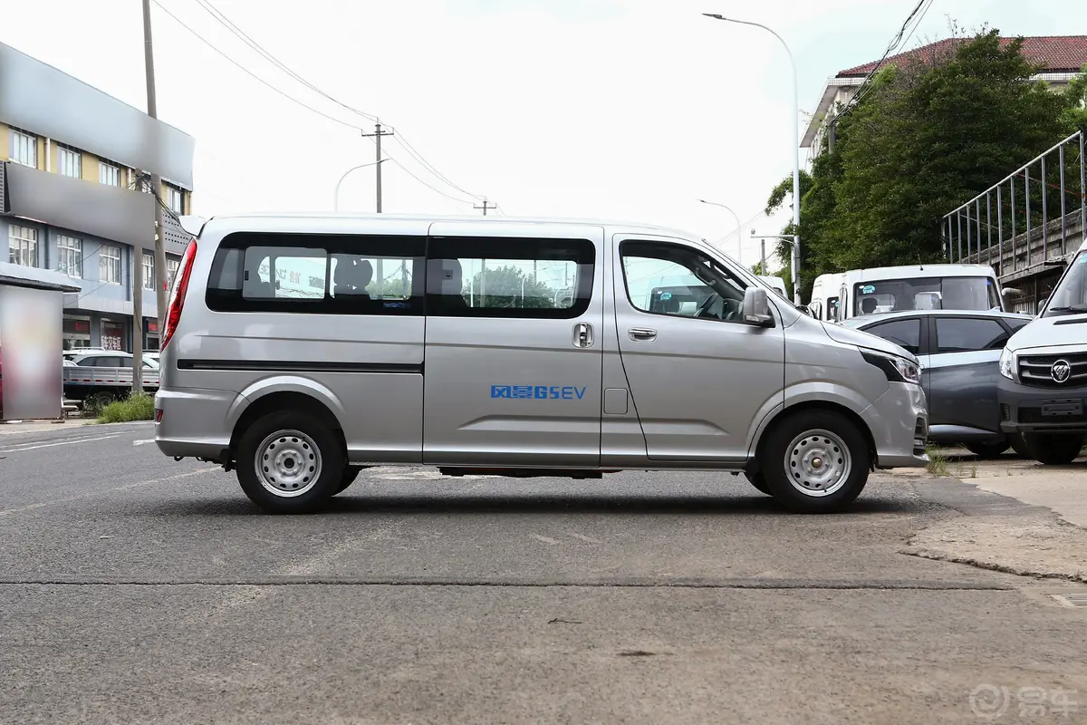 风景智蓝G5280km 长轴平顶多用途乘用车 7/9座正侧车头向右水平