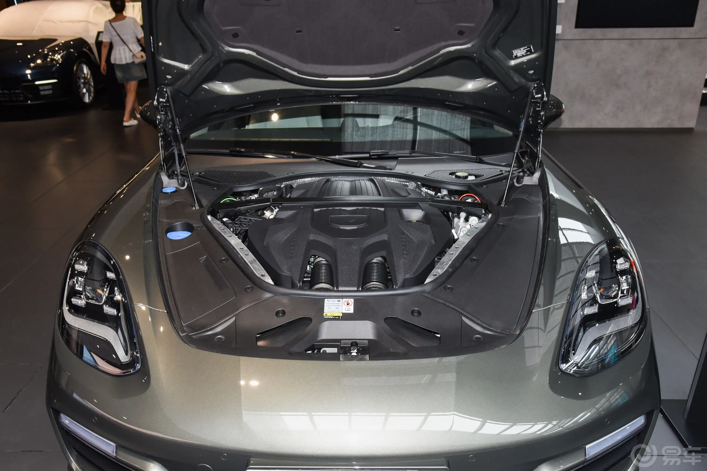 Panamera E-HybridPanamera 4  Sport Turismo 2.9T发动机舱整体