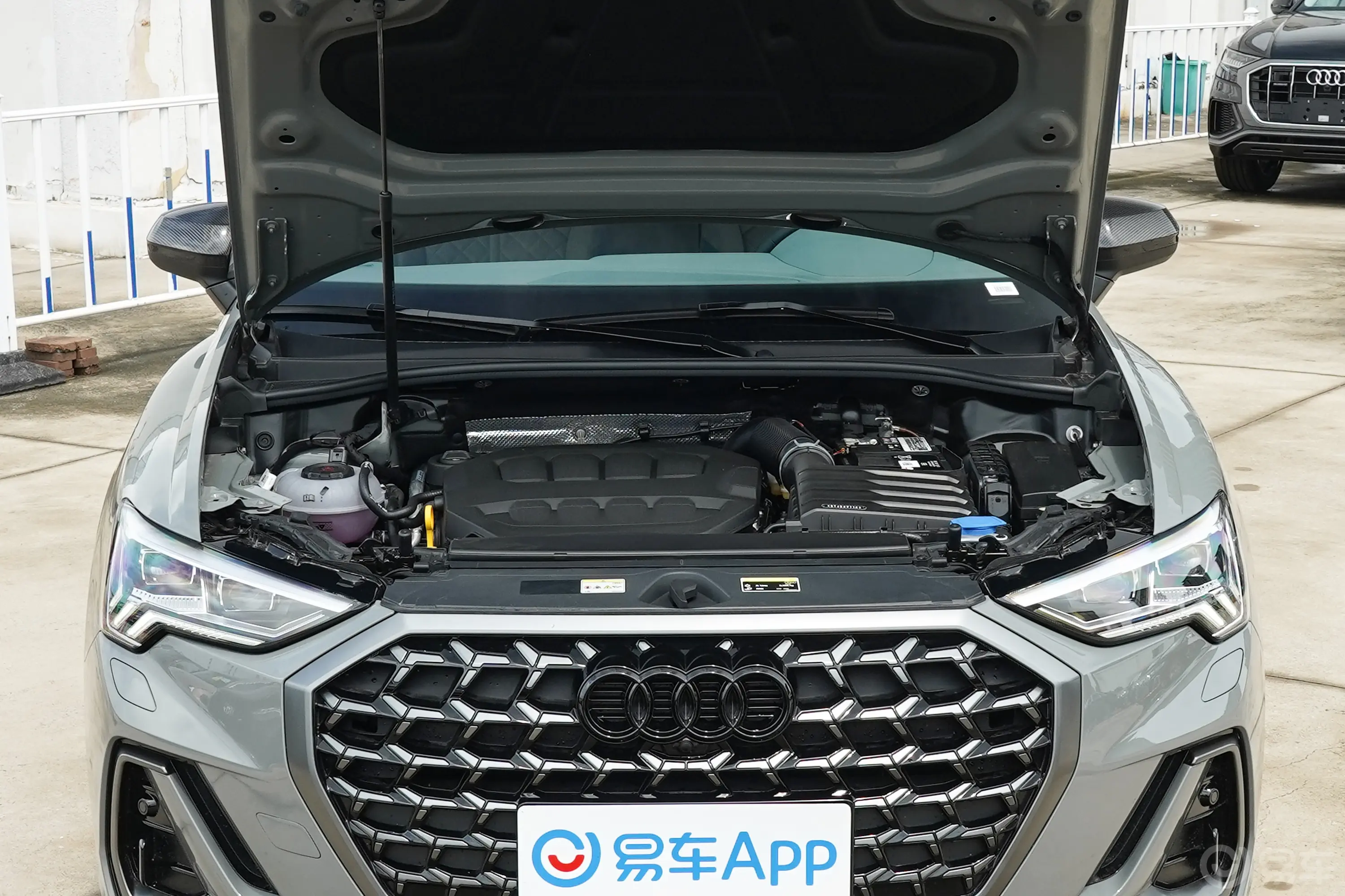 奥迪Q345 TFSI quattro 时尚动感型上市版发动机舱整体