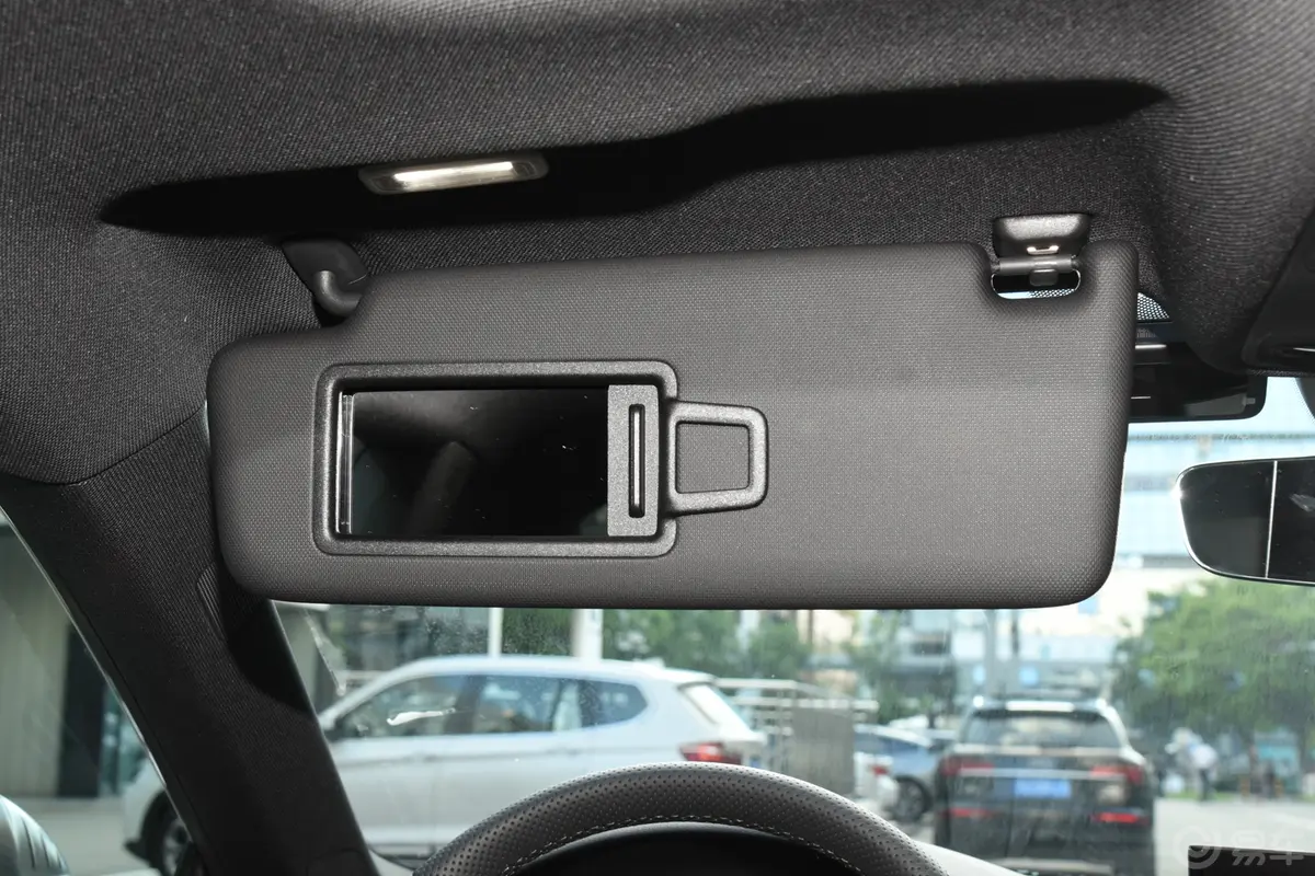 奥迪RS 52.9T Coupe 暗金版驾驶位遮阳板