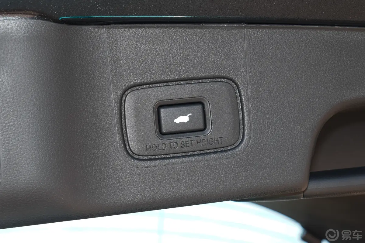冠道370TURBO 自动两驱豪华版电动尾门按键(手动扶手)