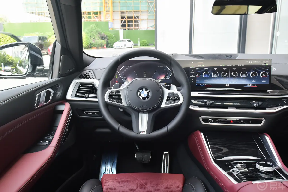 宝马X6改款 xDrive40i 尊享型 M运动套装驾驶位区域