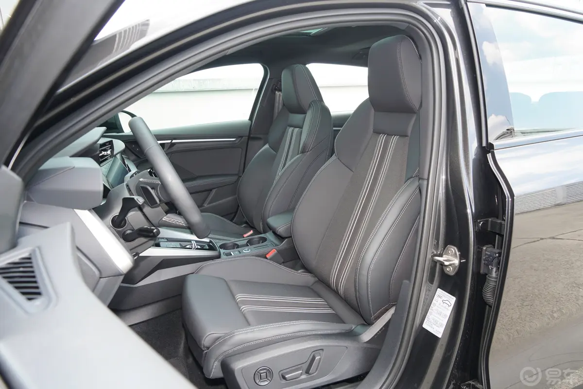 奥迪A3改款 Sportback 35 TFSI 时尚运动型驾驶员座椅