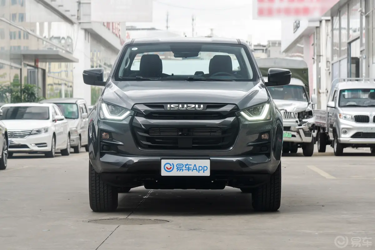 D-MAX1.9T 手动四驱智领型正前水平