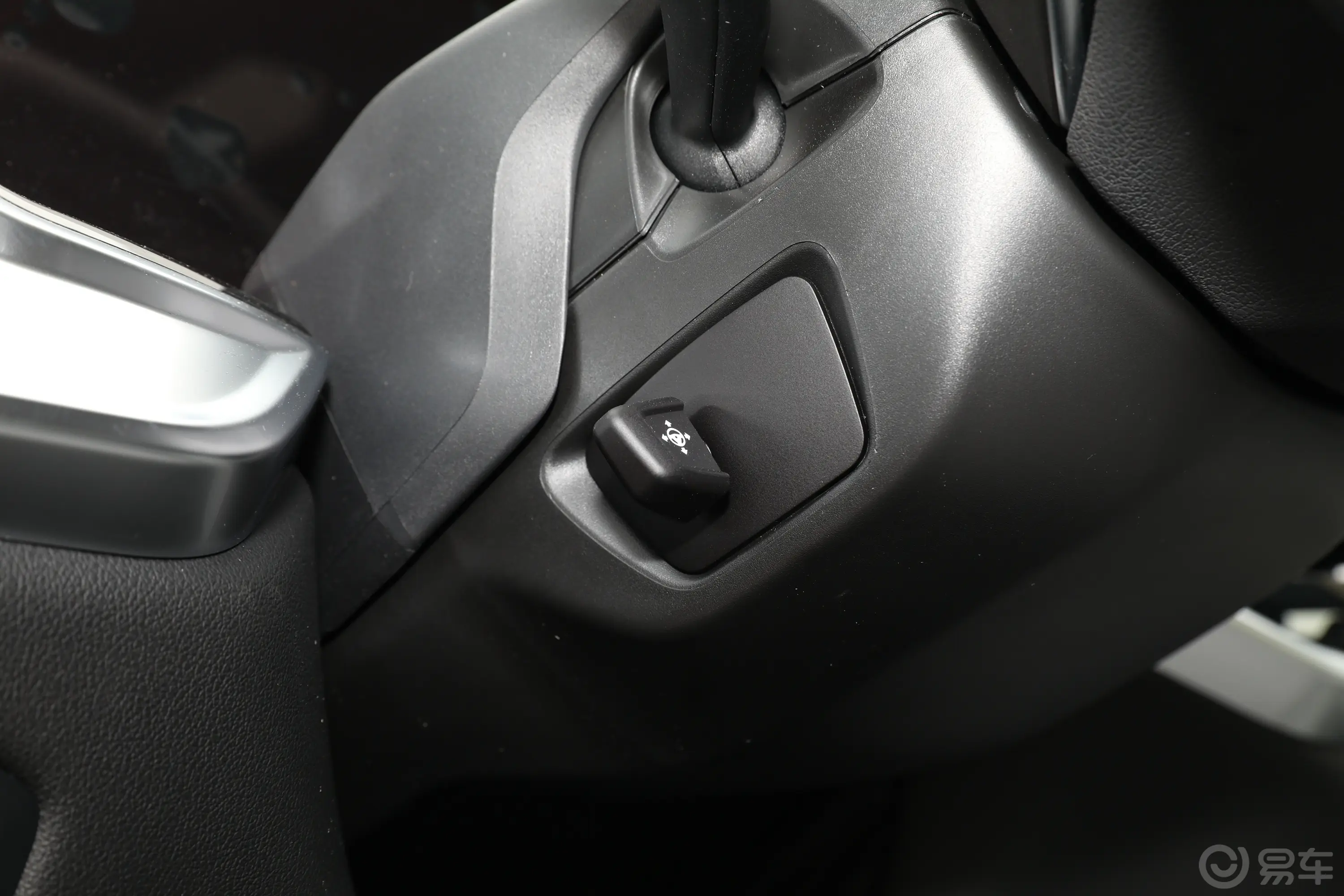 宝马X6改款 xDrive40i 尊享型 M运动套装方向盘调节