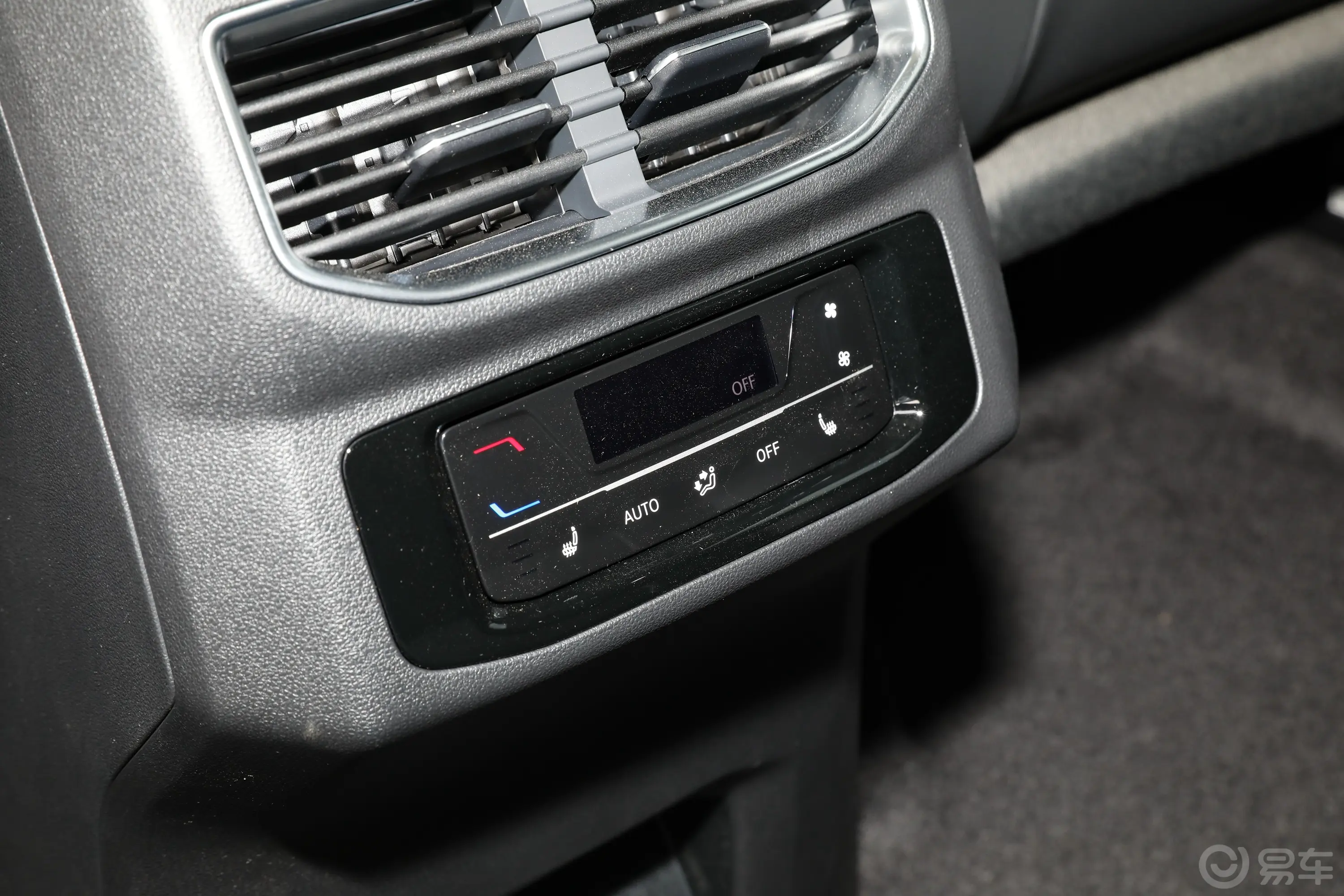 揽境改款 380TSI 四驱豪华佳境版Pro 7座后排空调控制键
