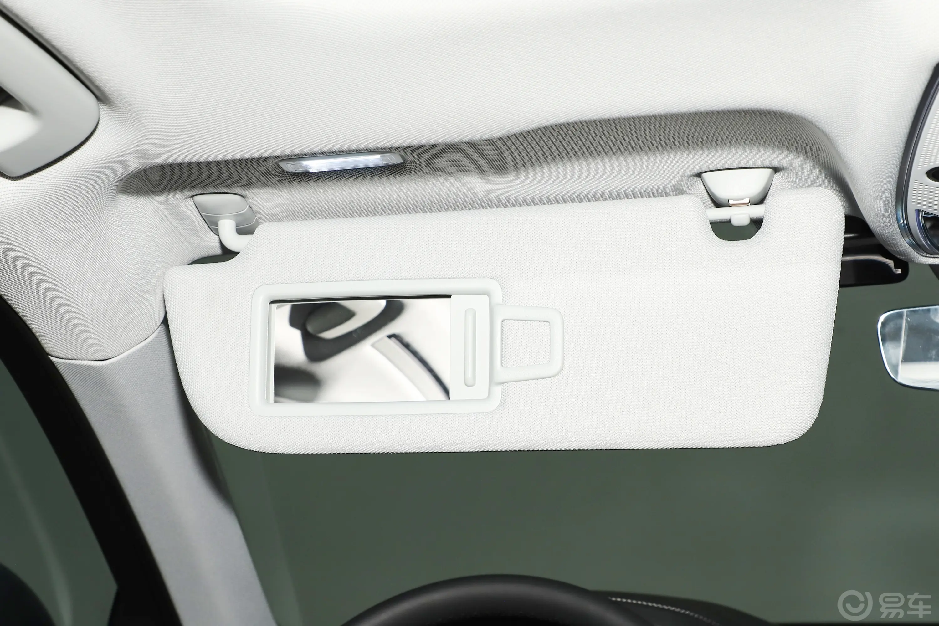 奥迪A8改款 A8L 50 TFSI quattro 尊享型驾驶位遮阳板