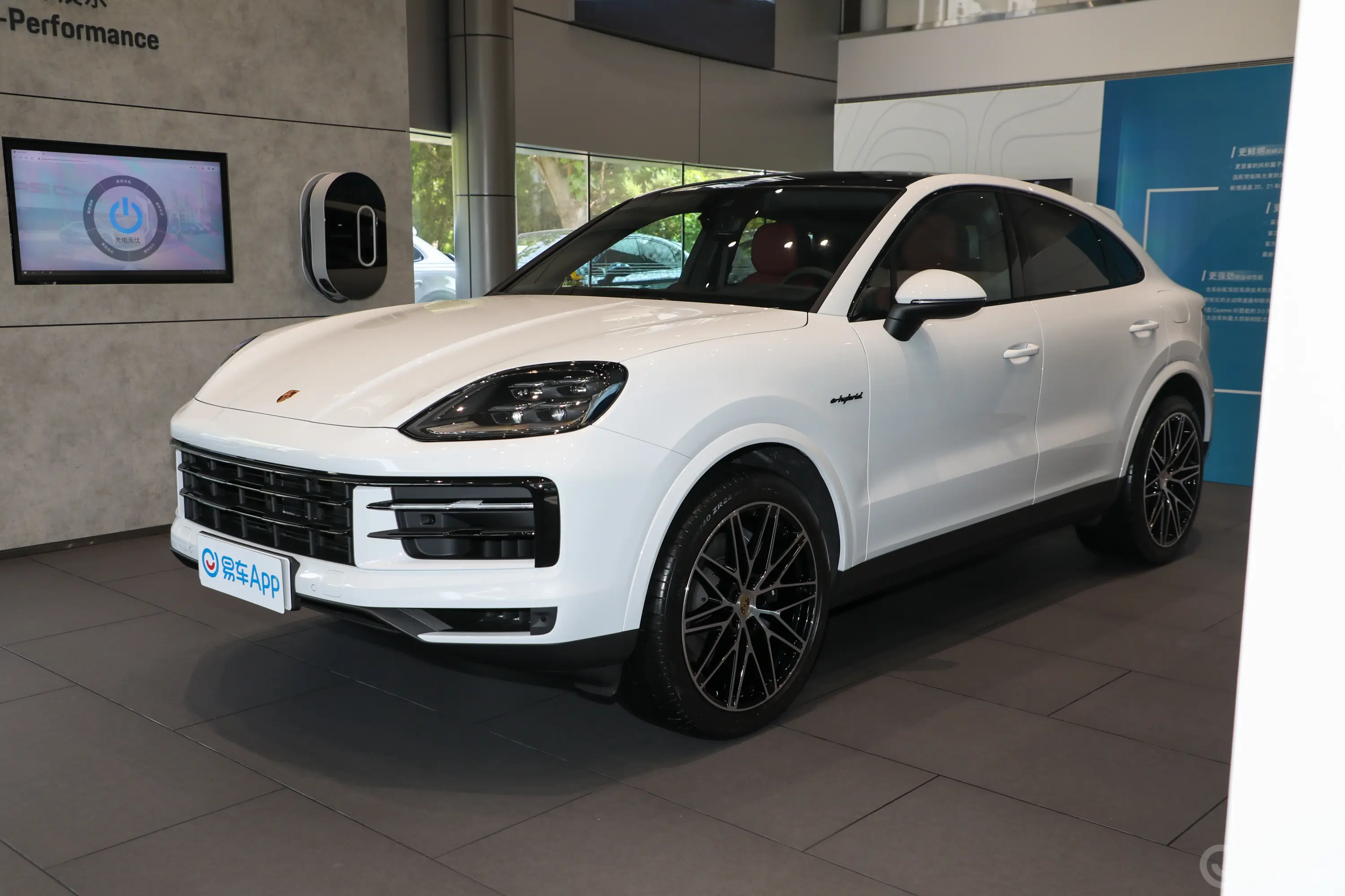 Cayenne E-HybridCayenne Coupé 2.0T正侧车头向左水平