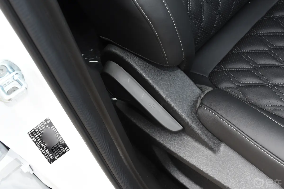 瑞虎7 PLUS冠军版 1.5T CVT豪华型副驾座椅调节