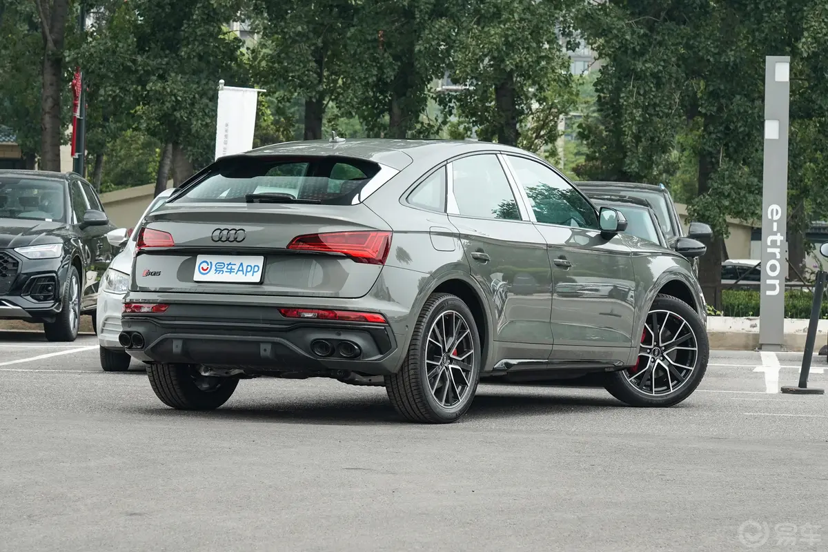 奥迪SQ5 Sportback改款 3.0T quattro侧后45度车头向右水平