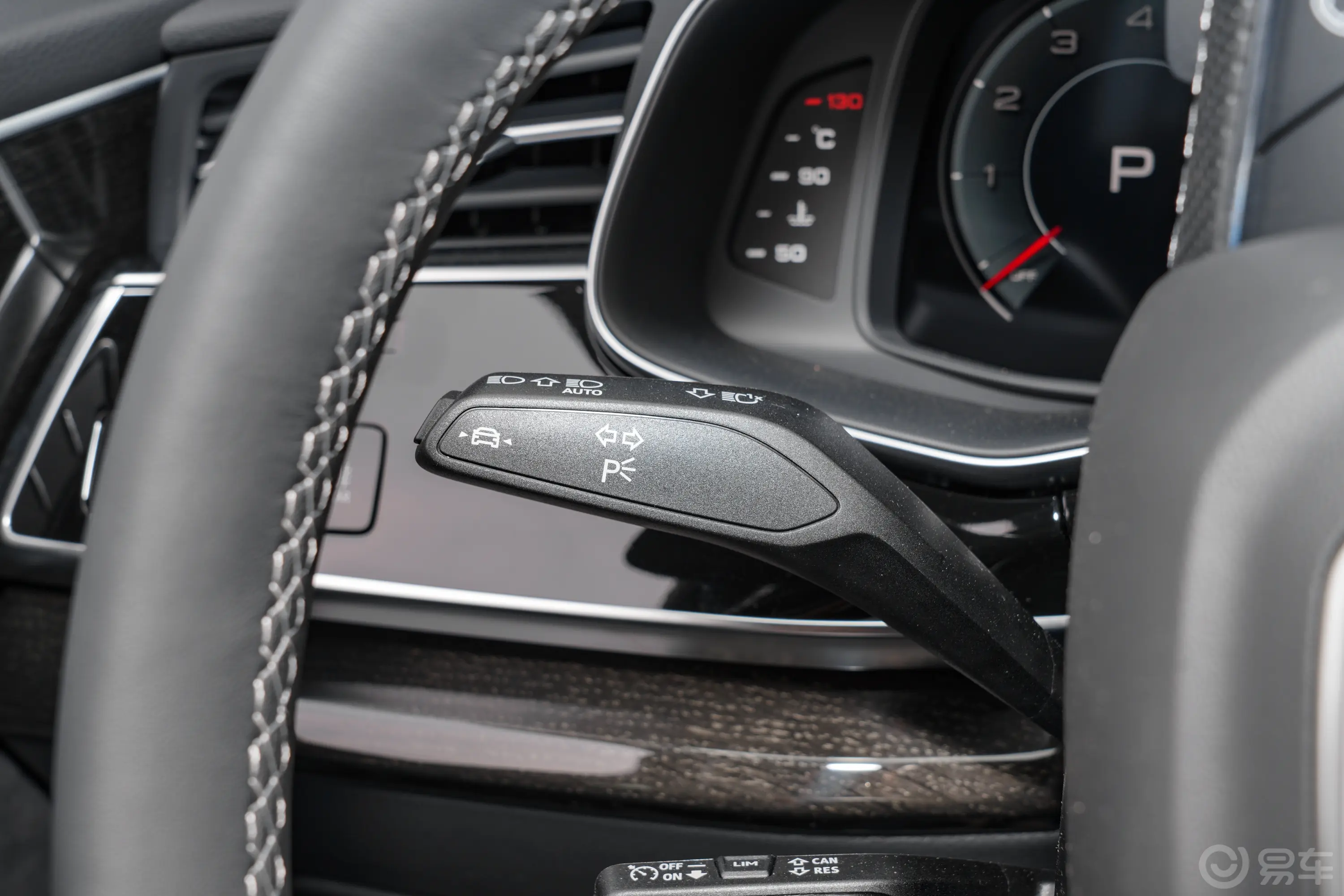 奥迪Q855 TFSI quattro 臻选动感型主驾驶位