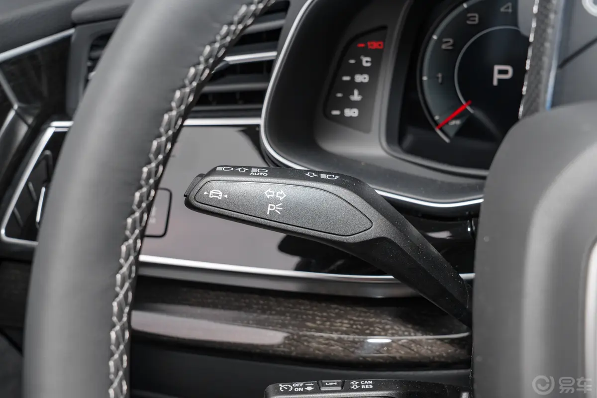 奥迪Q855 TFSI quattro 臻选动感型主驾驶位