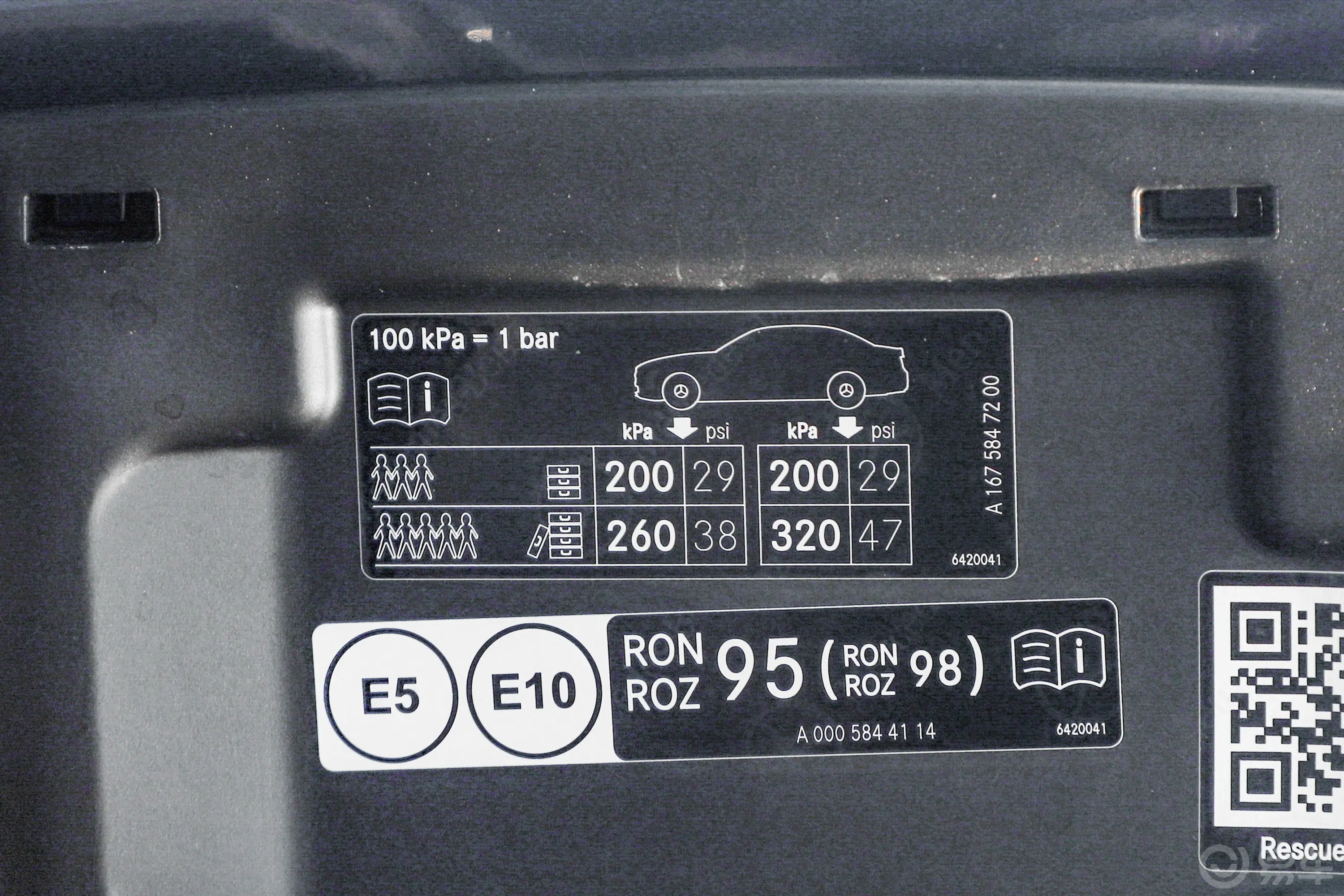 奔驰GLEGLE 350 4MATIC 时尚型胎压信息铭牌