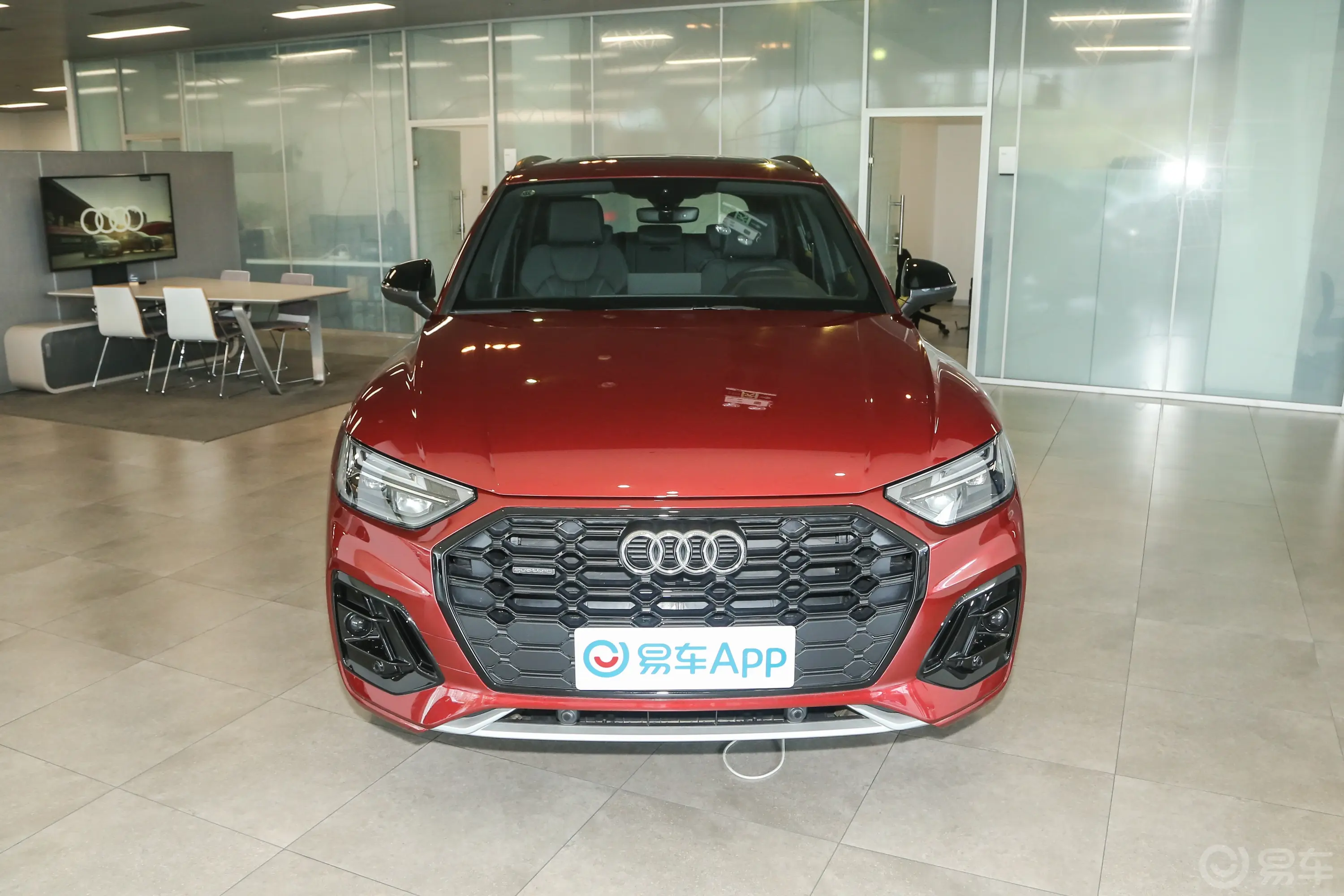 奥迪Q5L40 TFSI 豪华动感型正前水平