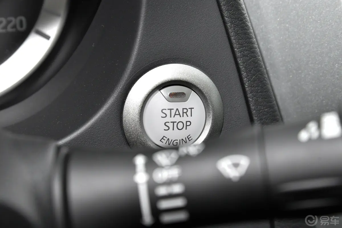 纳瓦拉2.5L 手动四驱舒适型钥匙孔或一键启动按键