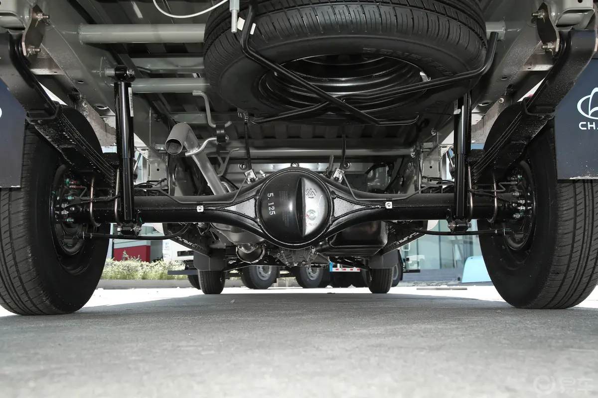 新豹T3东安1.6L 2.52米栏板双排单后轮舒适版后悬挂整体