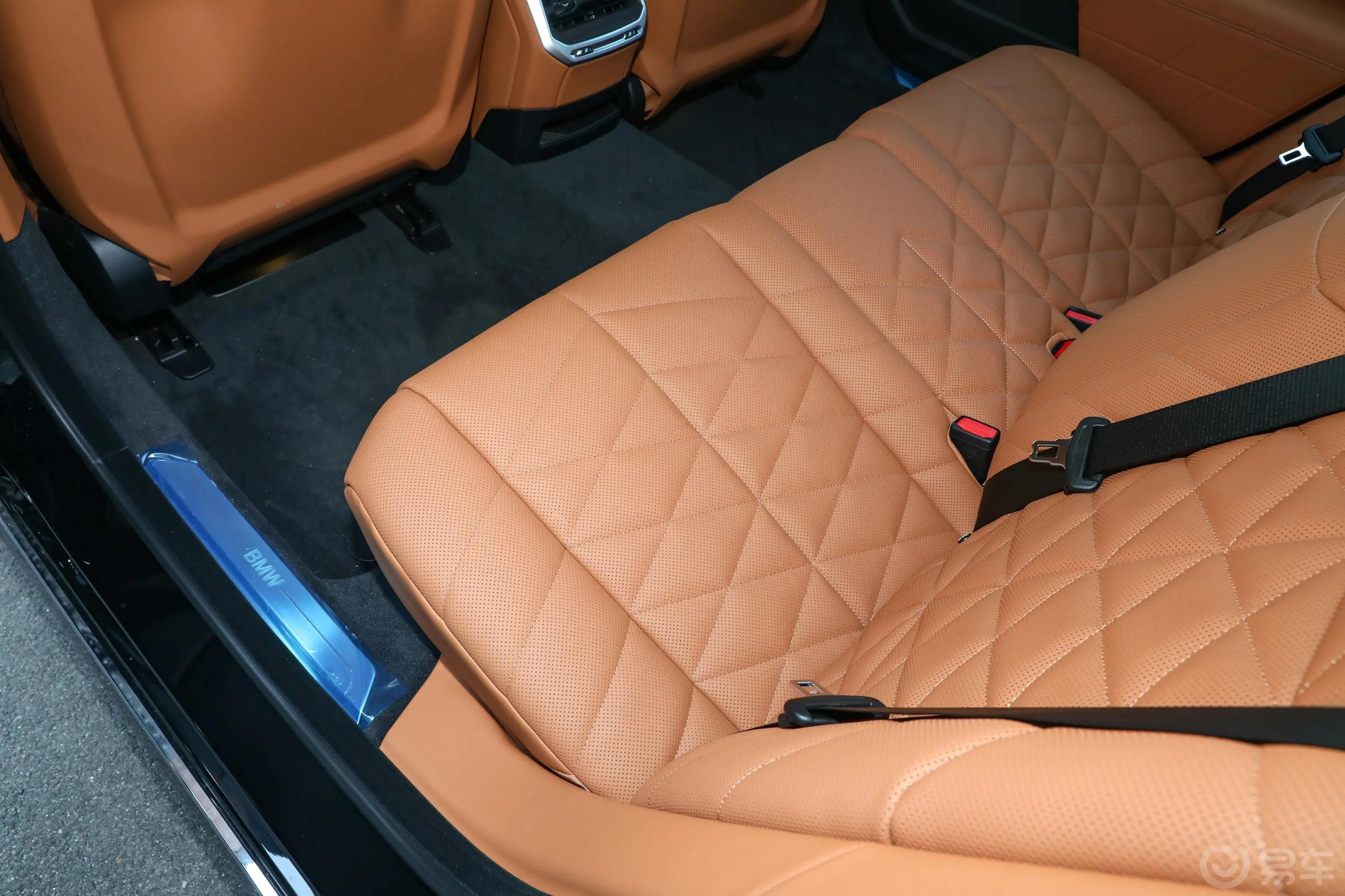 宝马i7eDrive50L 领先型 豪华套装后排空间