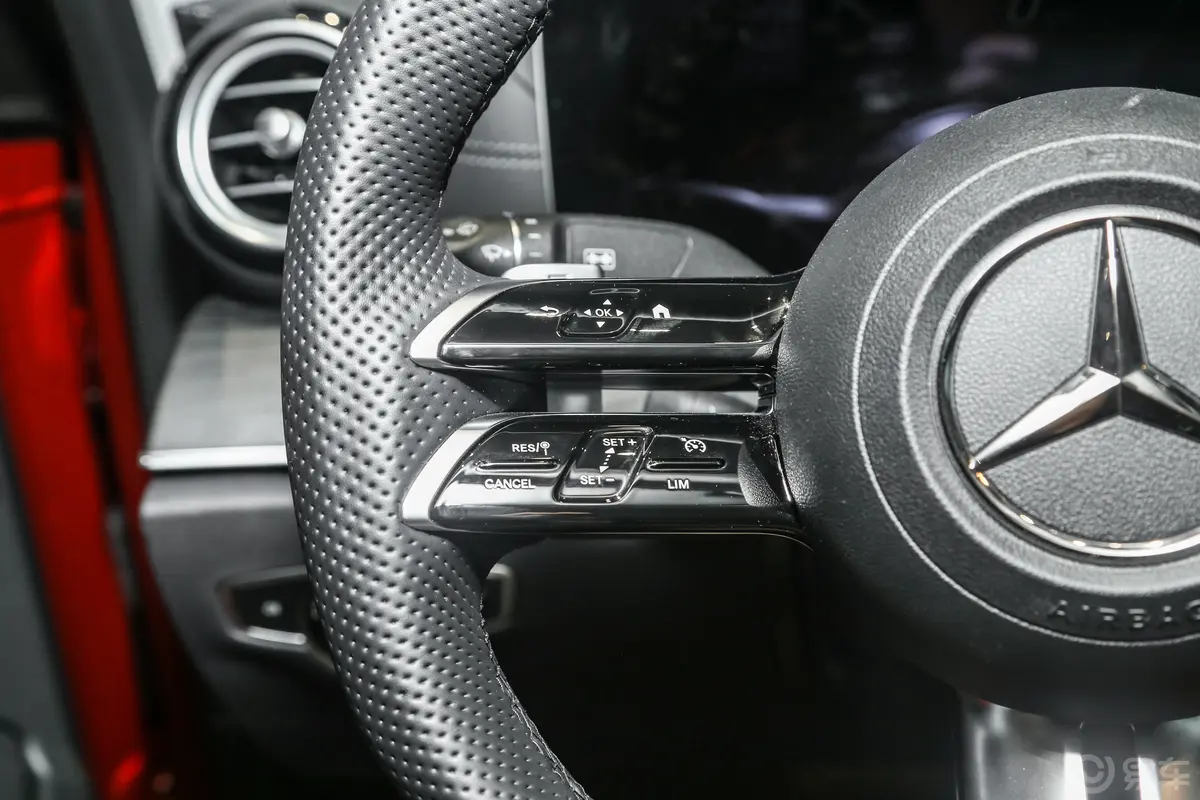 奔驰E级(进口)E 300 豪华型运动版左侧方向盘功能按键