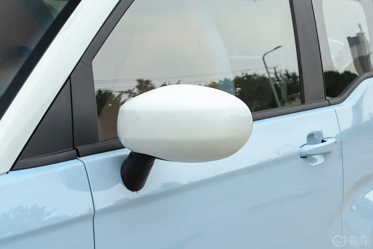QQ冰淇淋改款 120km 奶昔款主驾驶后视镜背面