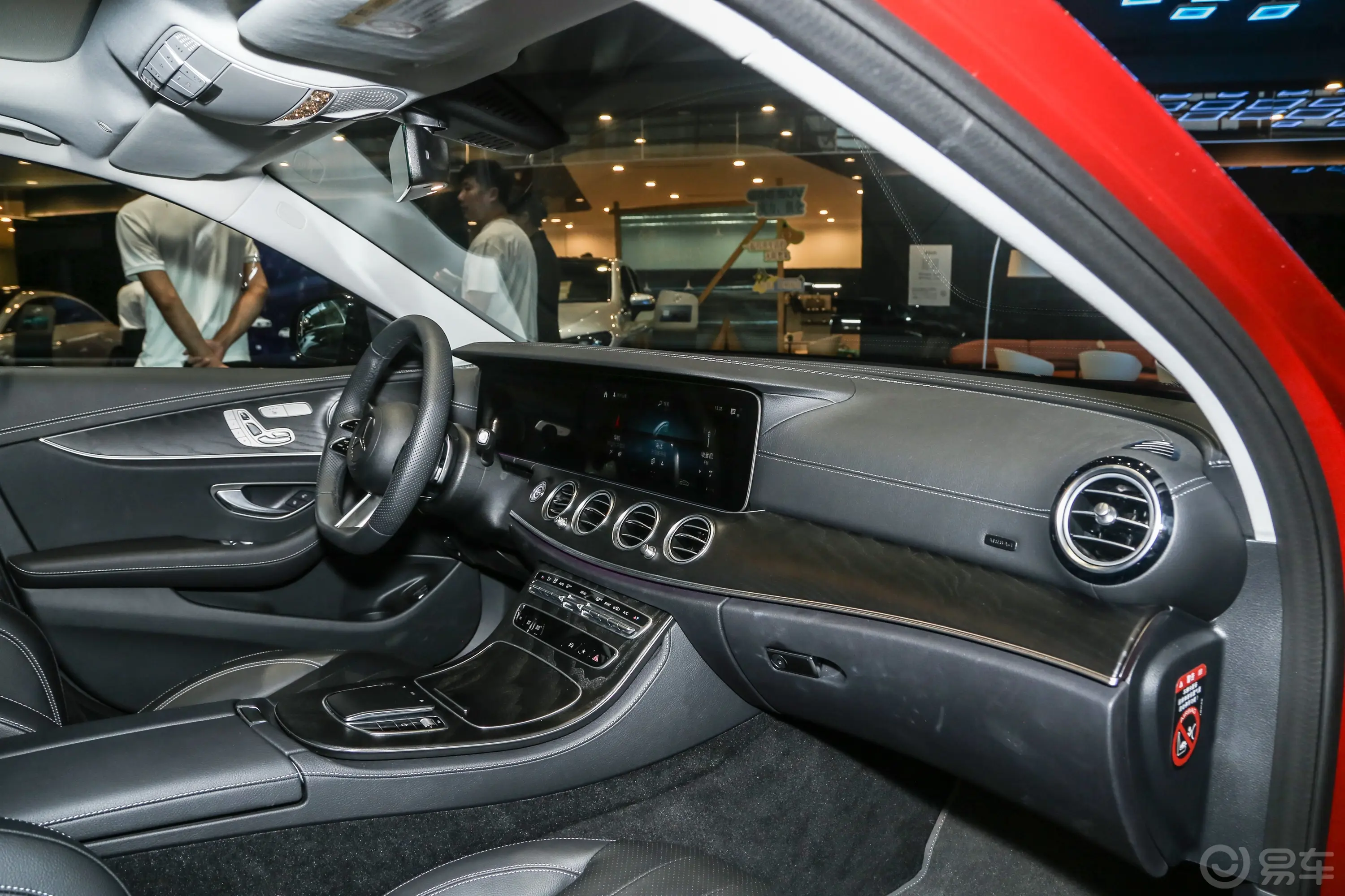 奔驰E级(进口)E 300 豪华型运动版内饰全景副驾驶员方向