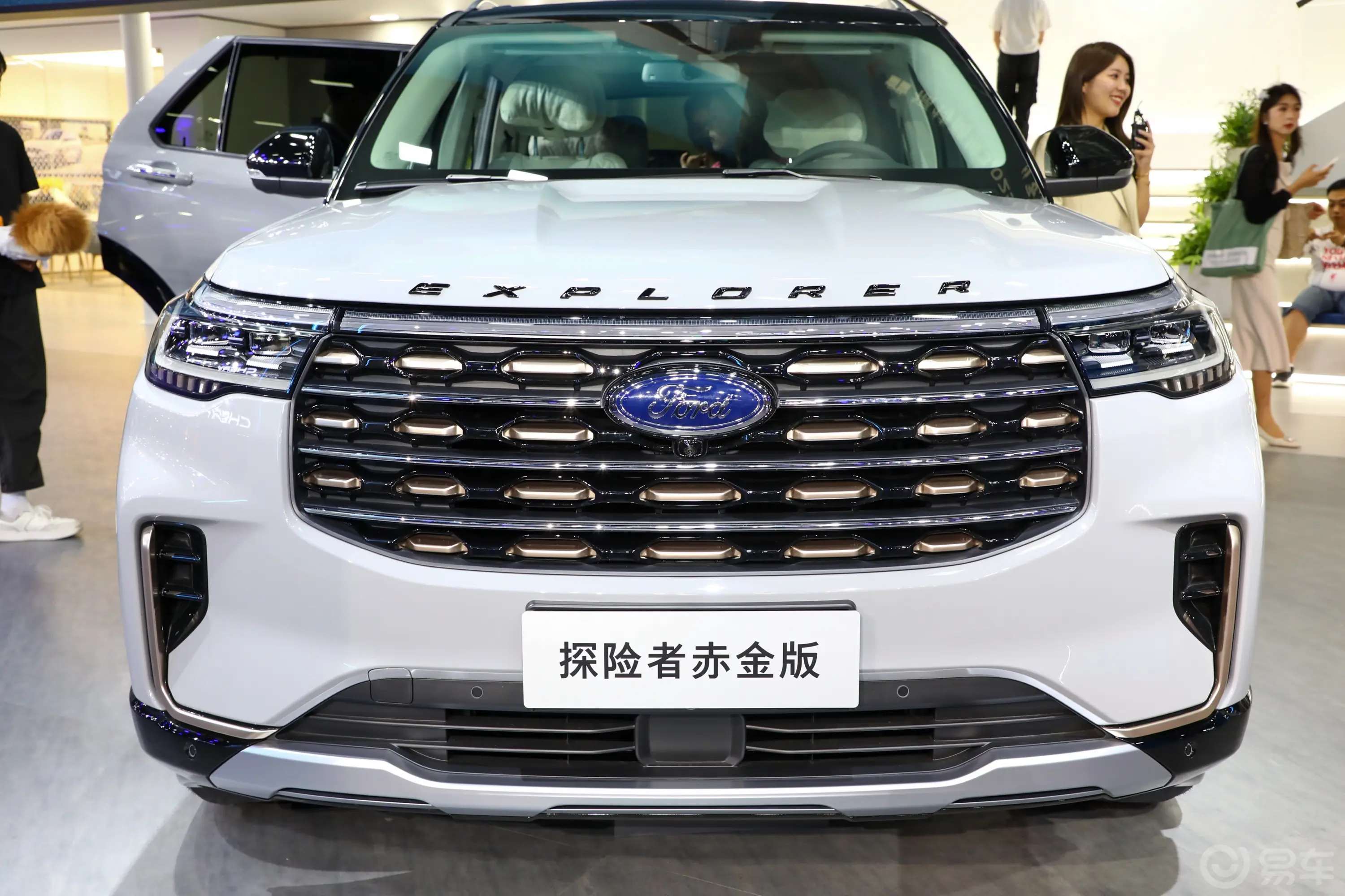 探险者EcoBoost 285 四驱赤金版 6座外观