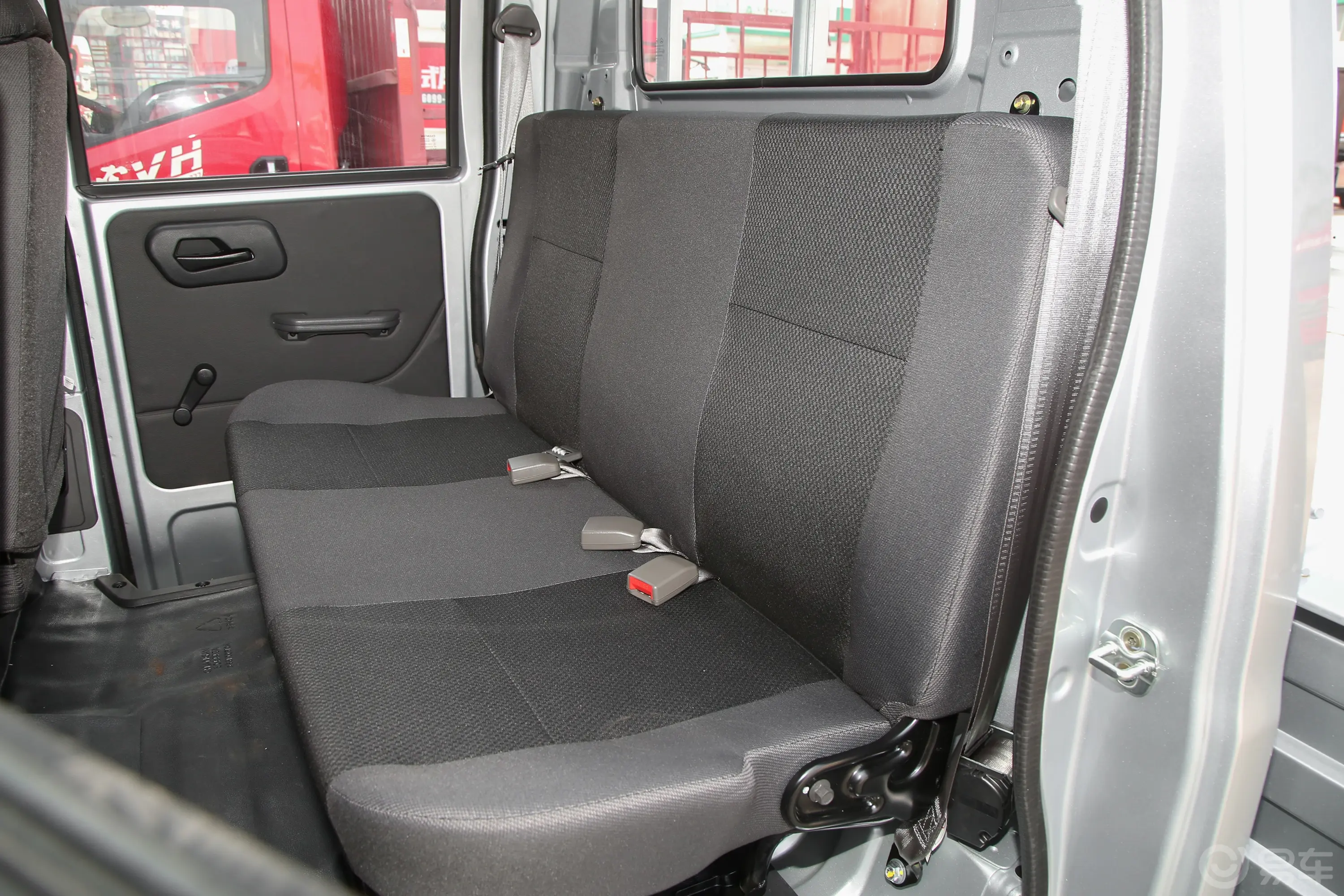 神骐T301.6L 双排3.01米标准车舒适型 CNG后排座椅