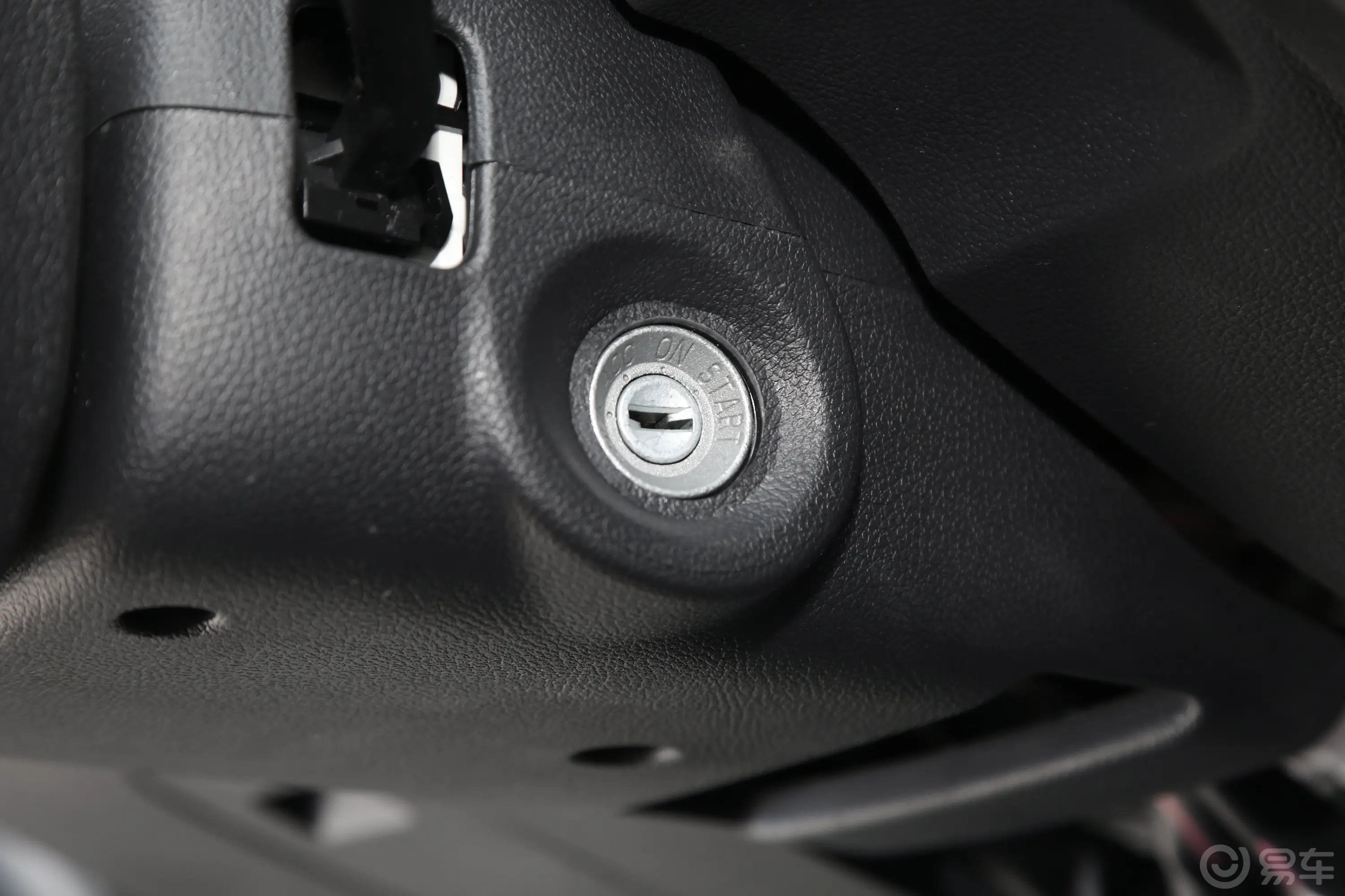 神骐T301.6L 双排3.01米标准车舒适型 CNG钥匙孔或一键启动按键