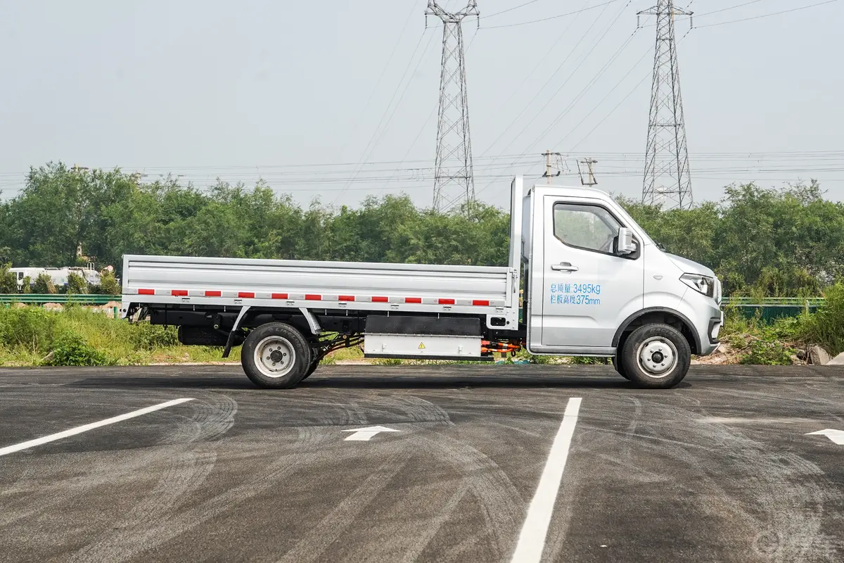 神骐T30 EV301km 栏板车舒适型正侧车头向右水平