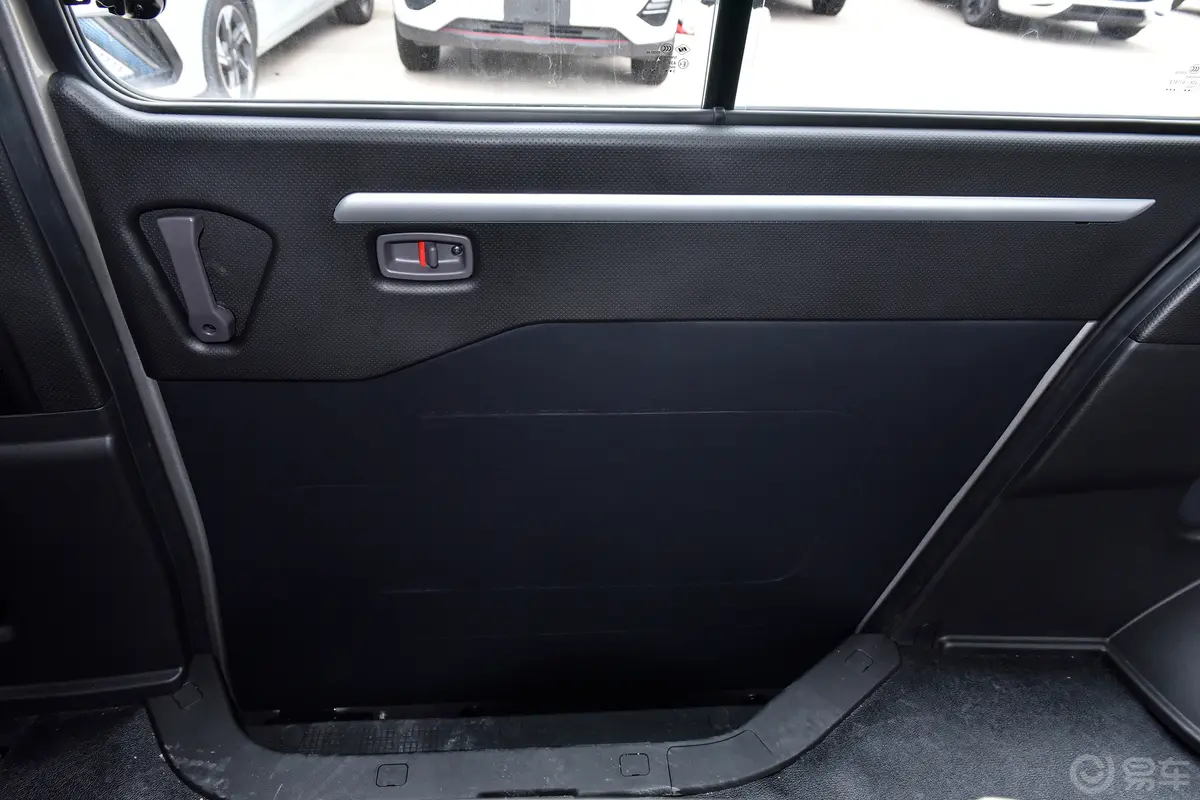 菱智M5 EV客运版 401km 标准型 9座驾驶员侧后车门