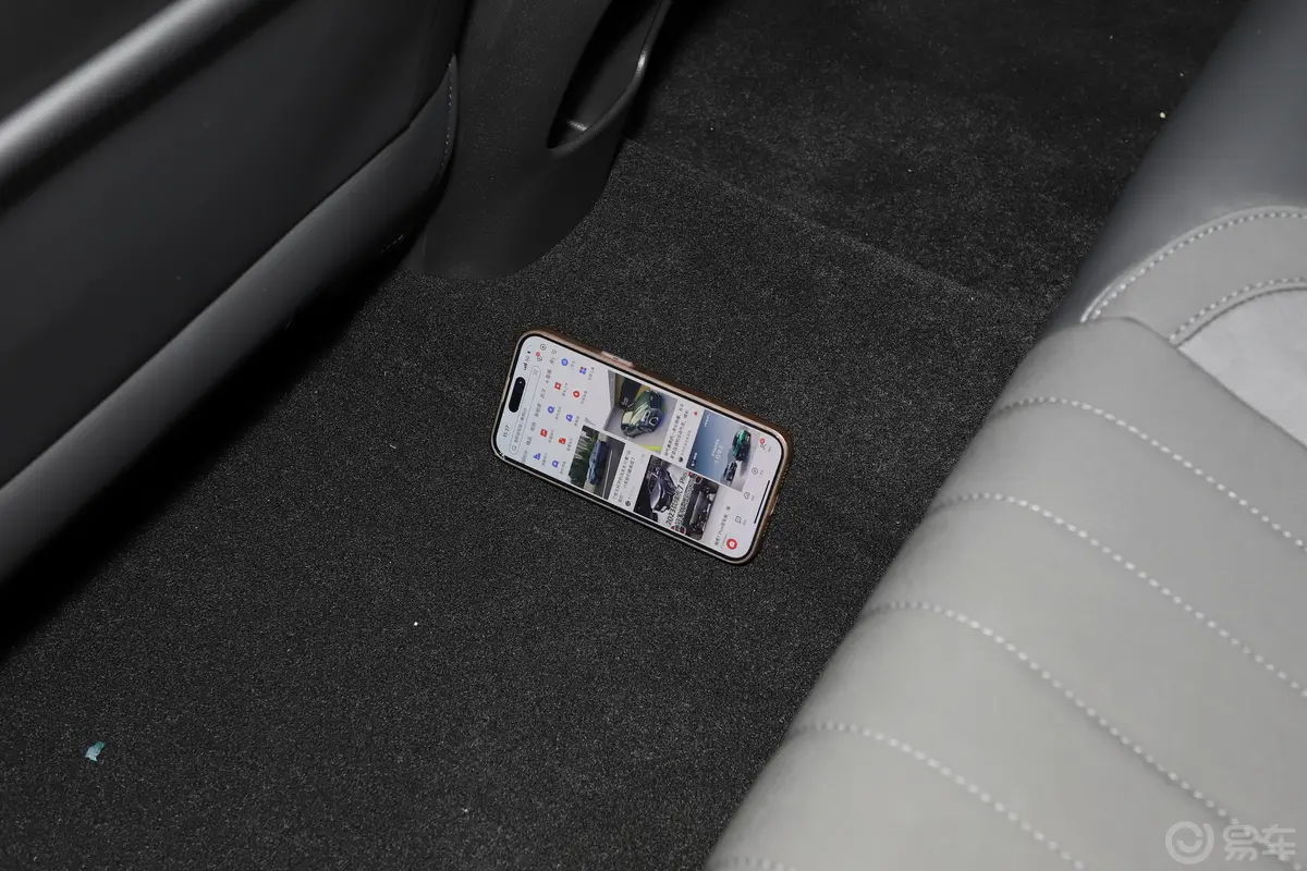 欧拉好猫GT木兰版 401km 尊荣型后排地板中间位置