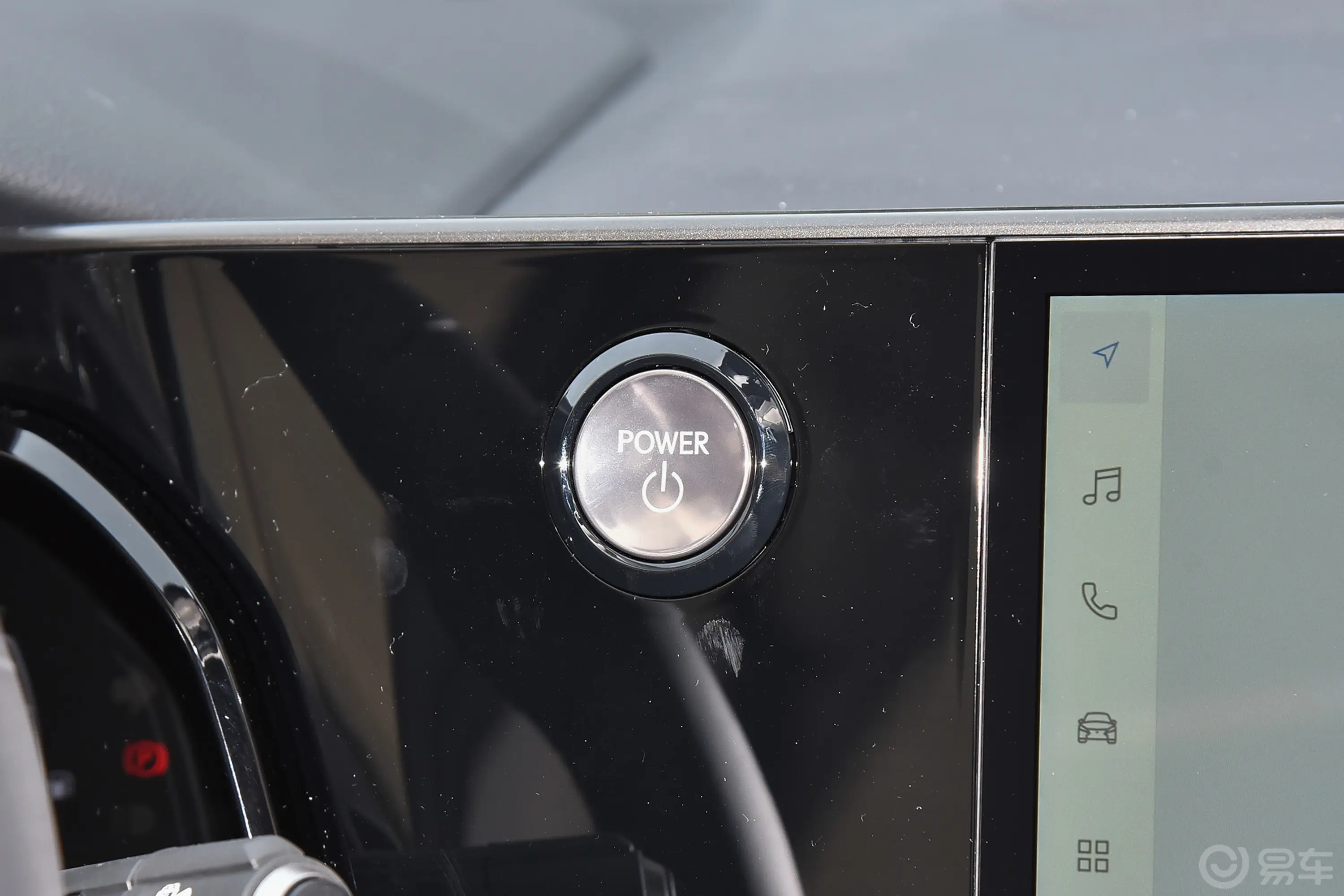 雷克萨斯NX 插电混动400h+ 畅悦版钥匙孔或一键启动按键