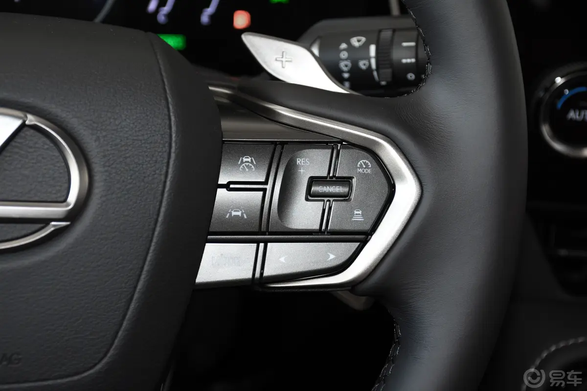 雷克萨斯NX350h 两驱创驰版右侧方向盘功能按键