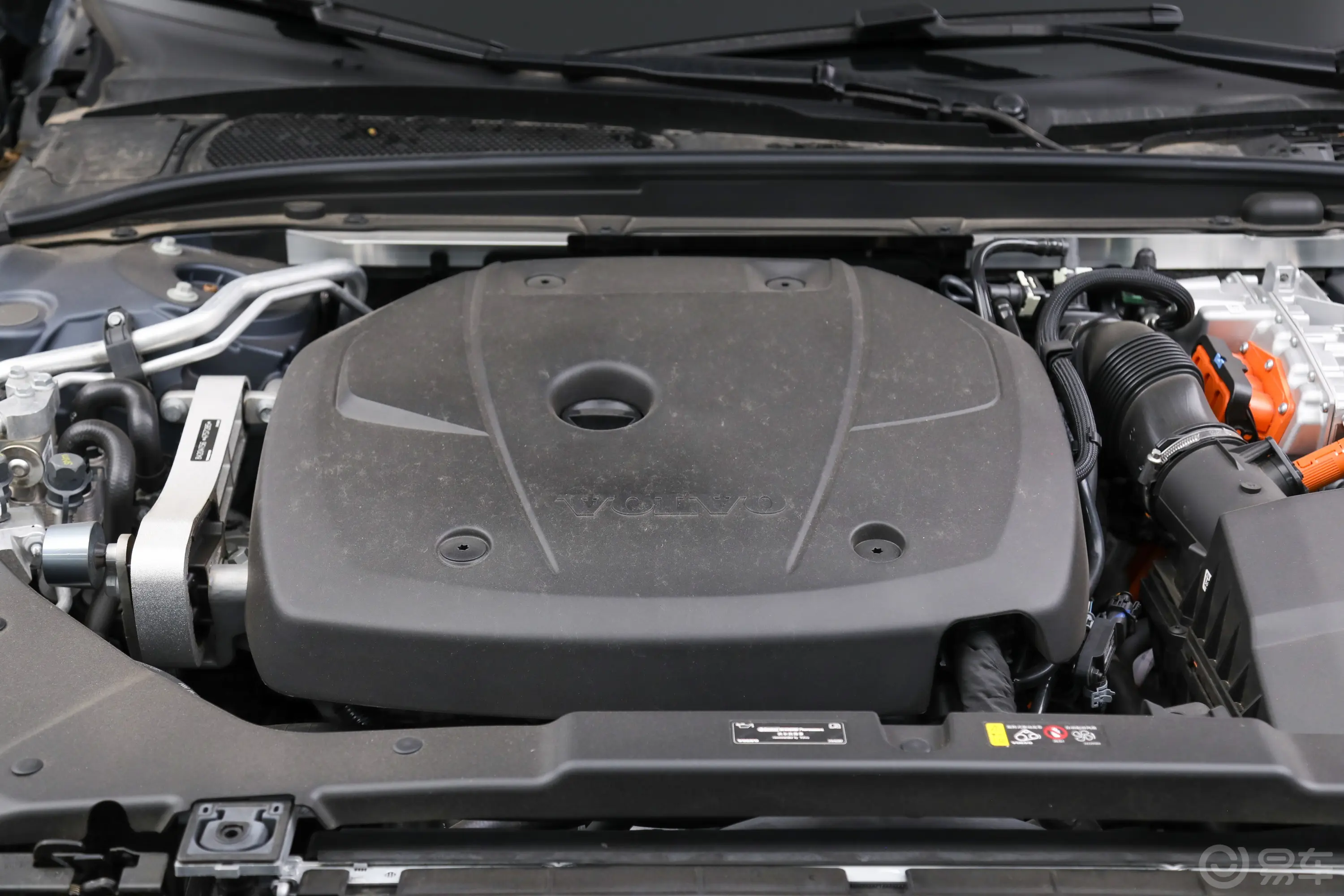 沃尔沃S60新能源T8 四驱智逸豪华版发动机特写