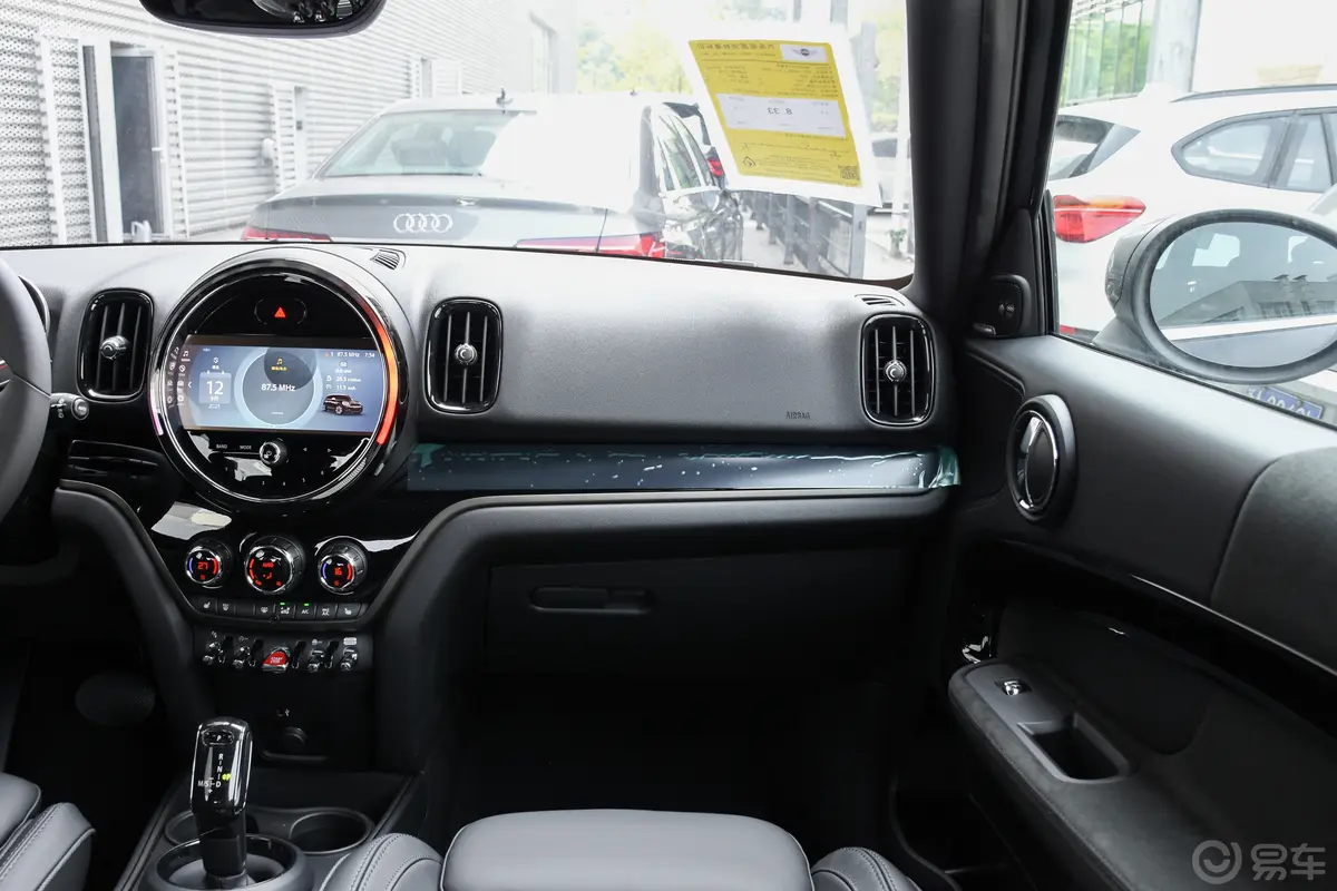 MINI COUNTRYMAN2.0T COOPER S ALL4 留白特别版副驾驶位区域