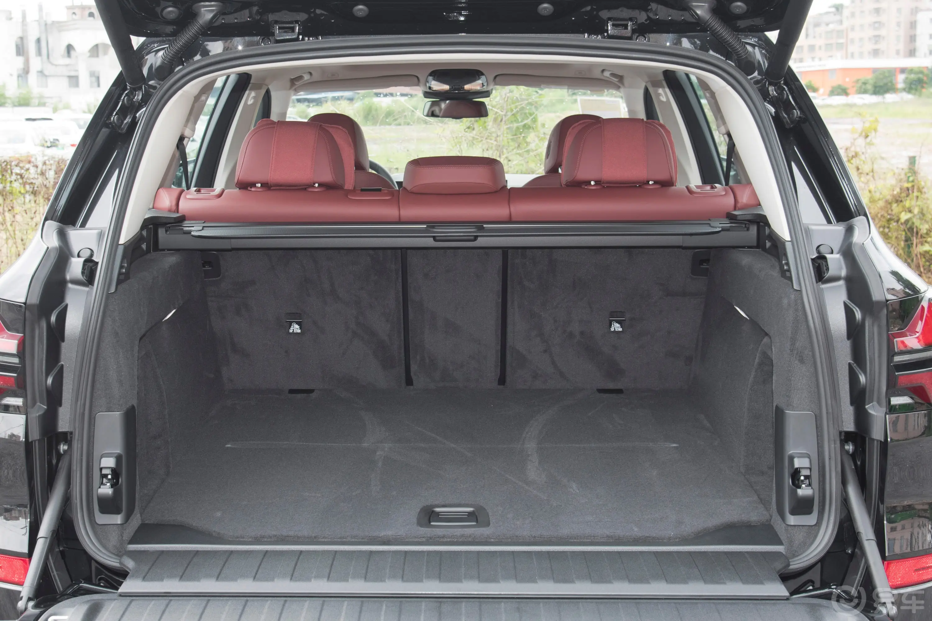 宝马X5xDrive30Li M运动套装后备厢空间特写