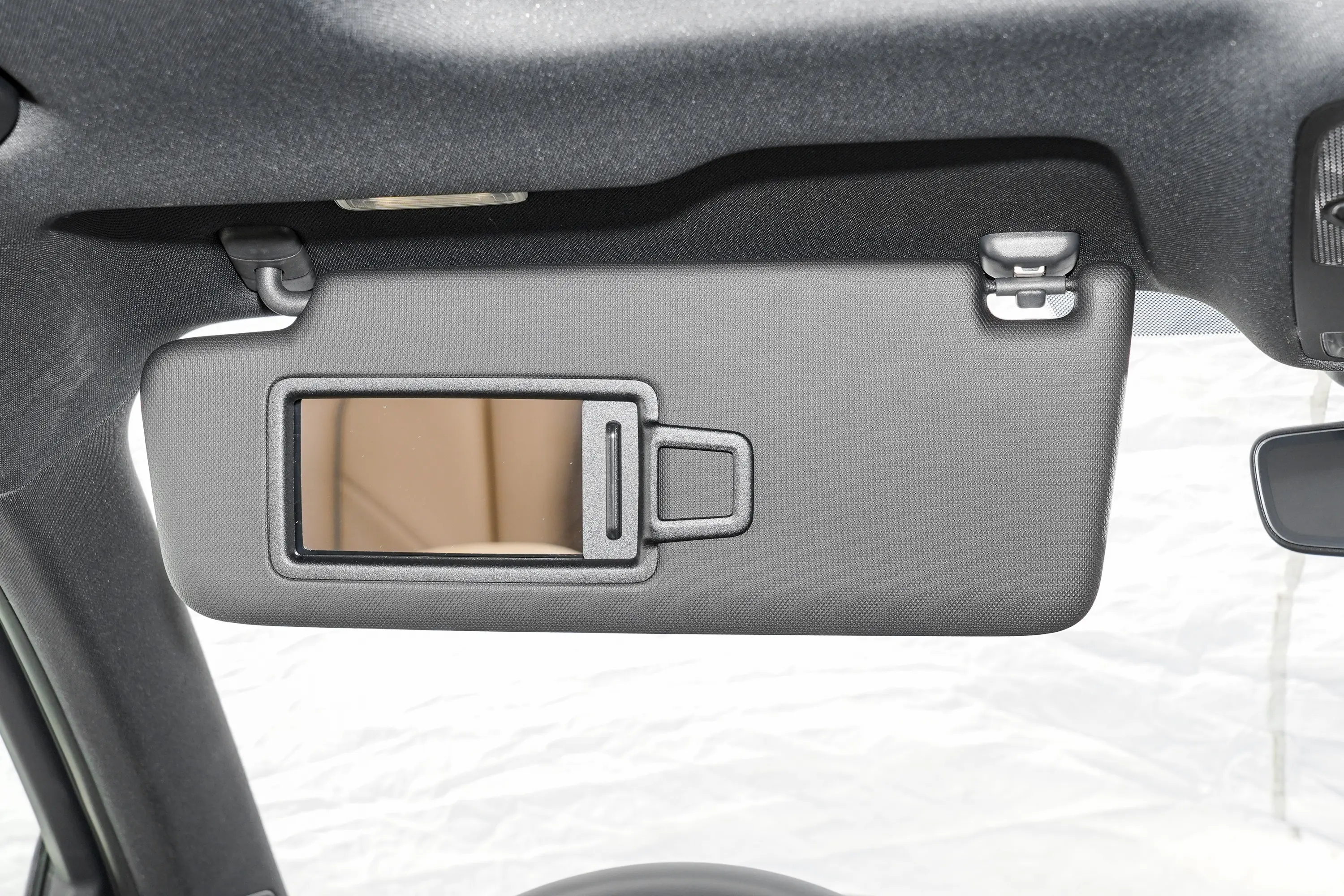 奥迪Q340 TFSI 时尚动感型上市版驾驶位遮阳板