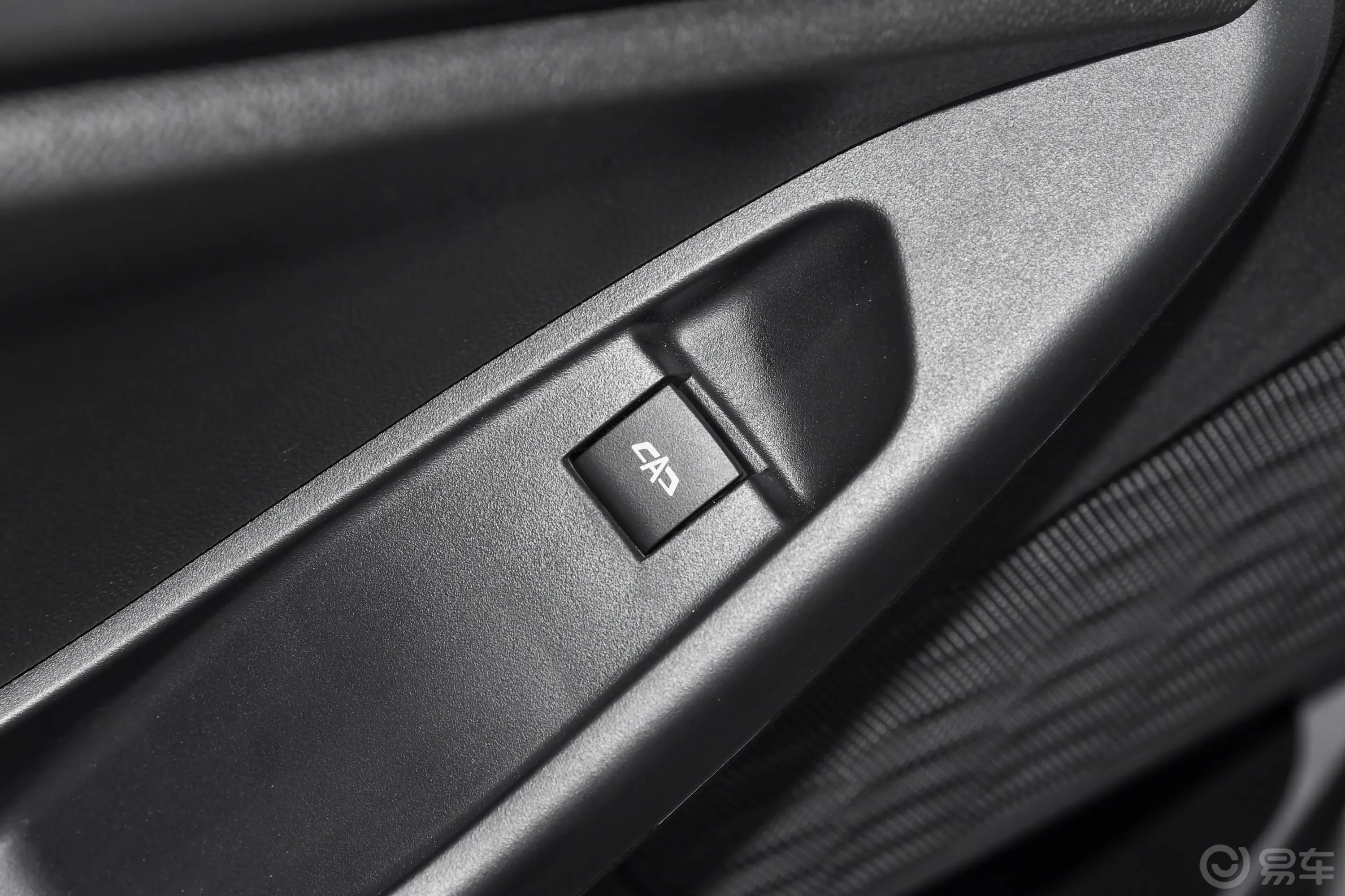 创酷RS 1.5T CVT 酷Max后车窗调节