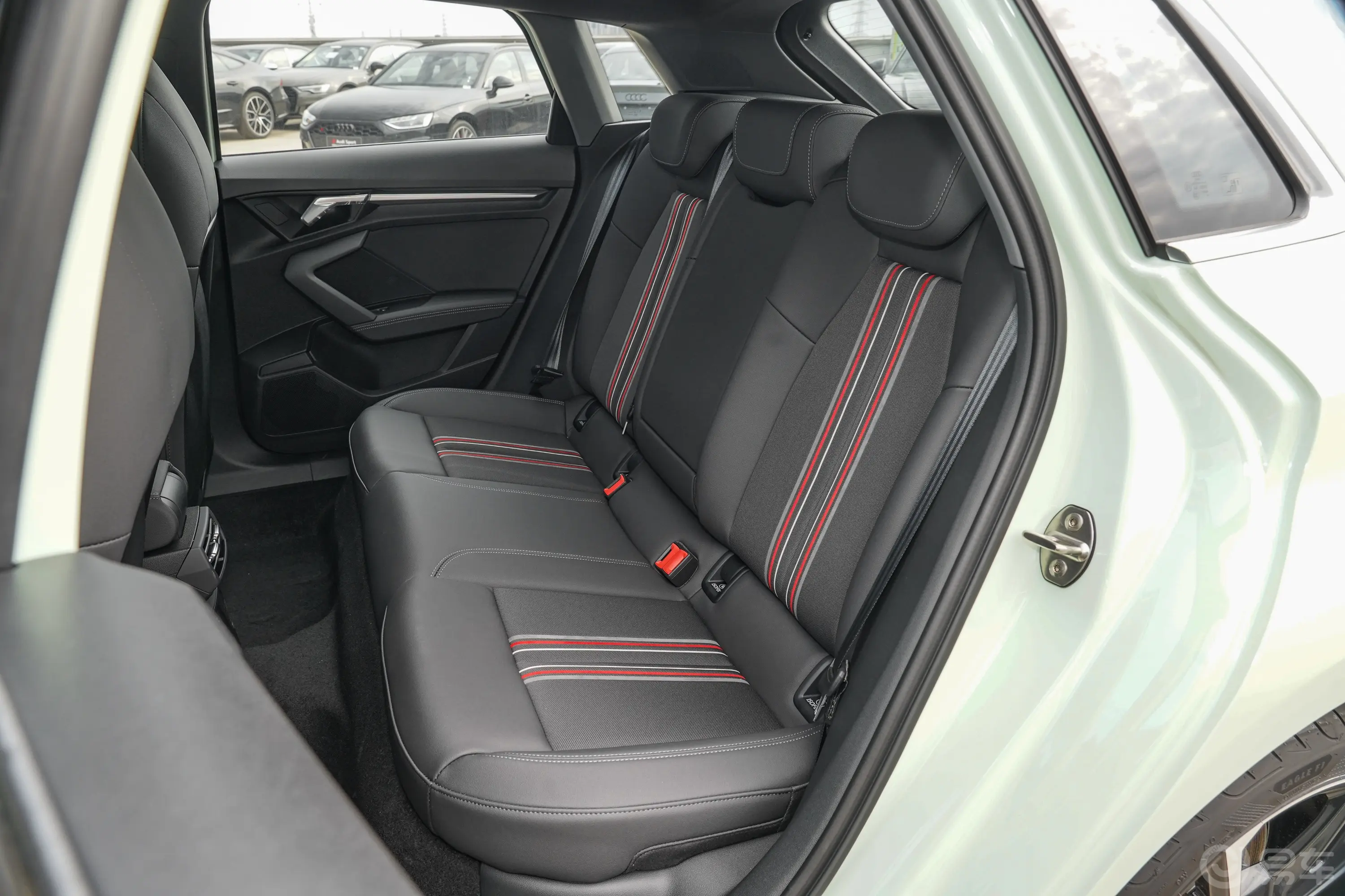 奥迪A3改款 Sportback 35 TFSI 时尚运动型后排座椅