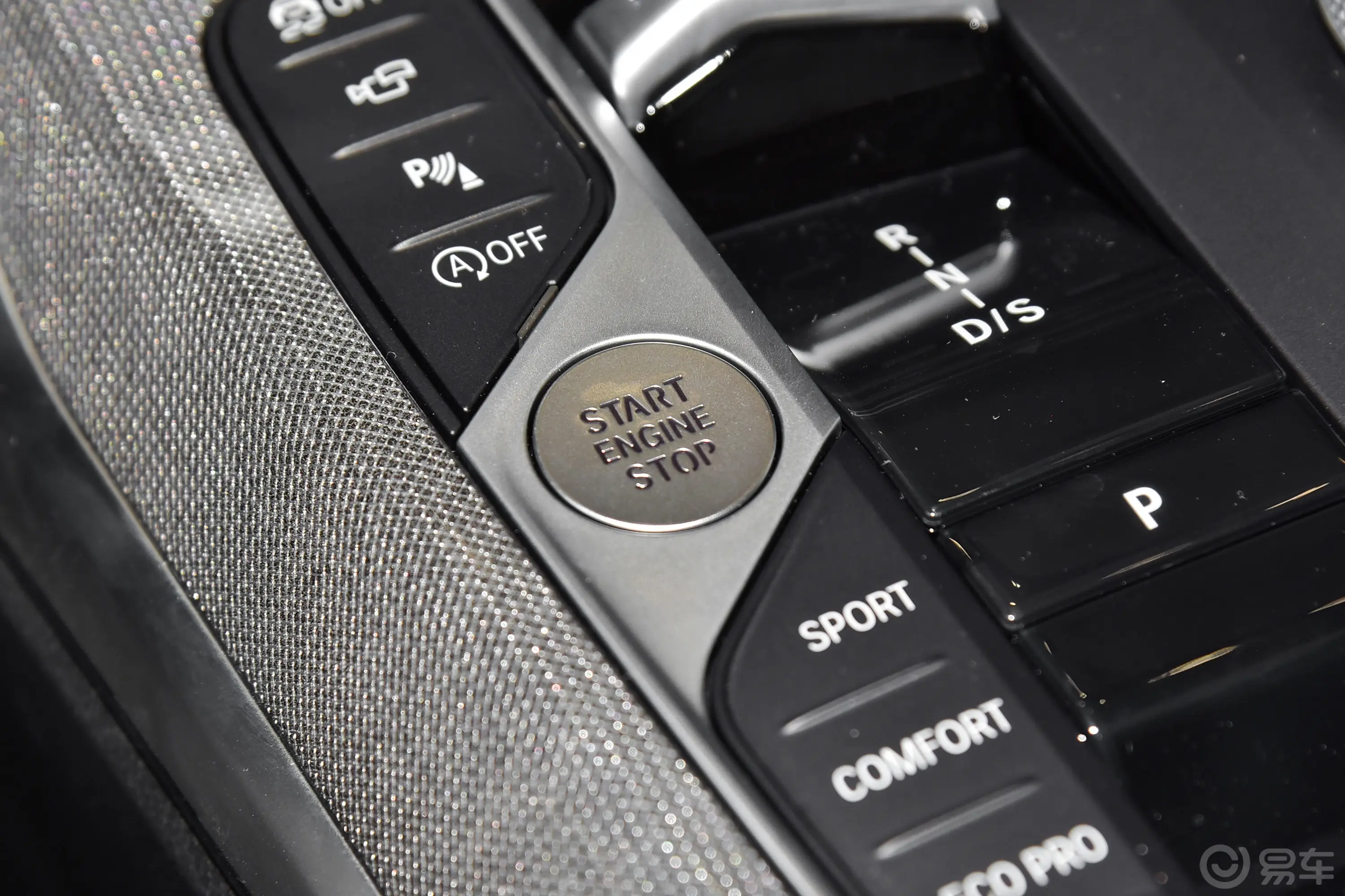 宝马4系双门轿跑车 430i M运动曜夜套装海湖绿特别版钥匙孔或一键启动按键