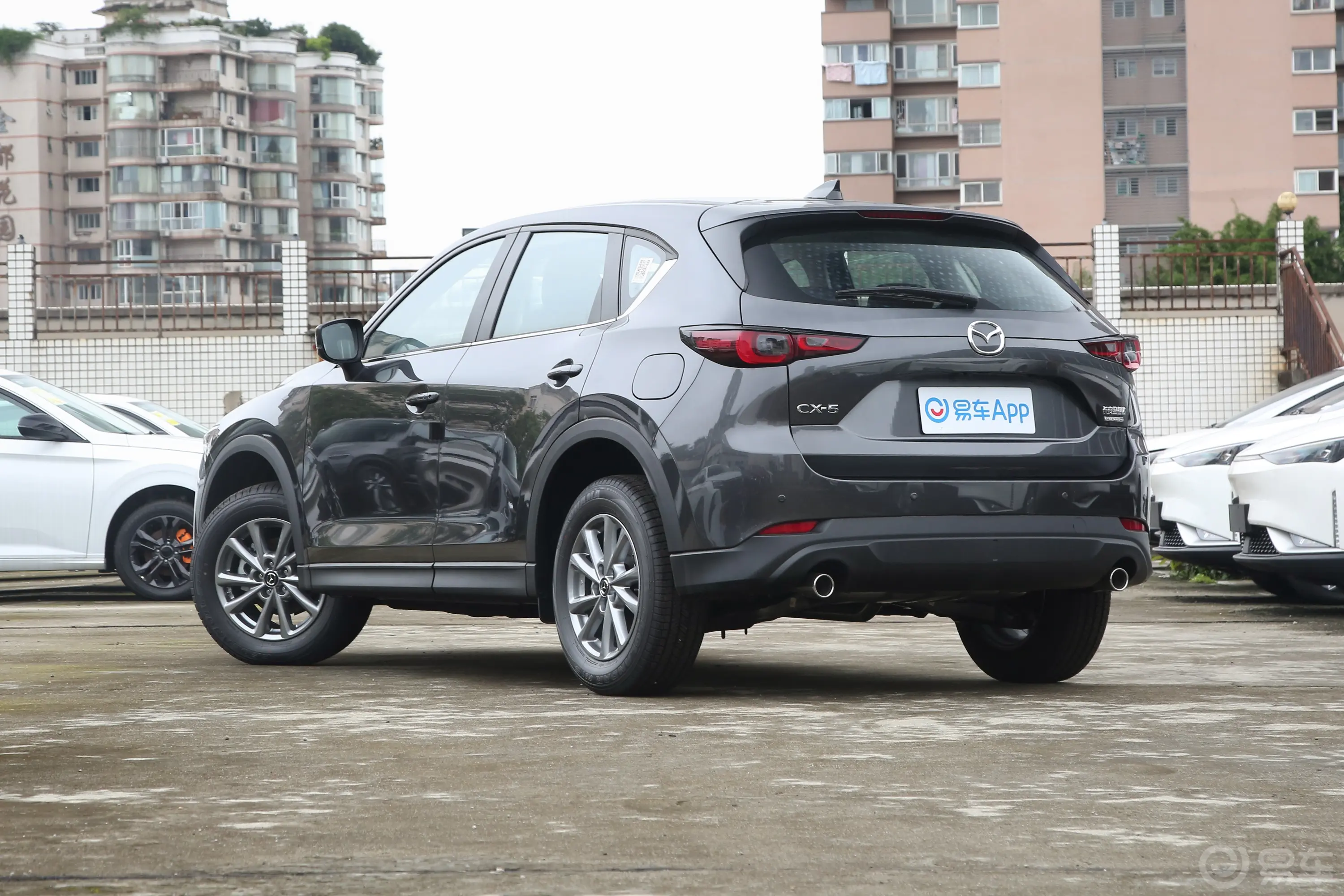 马自达CX-52.0L 两驱智尚型侧后45度车头向左水平