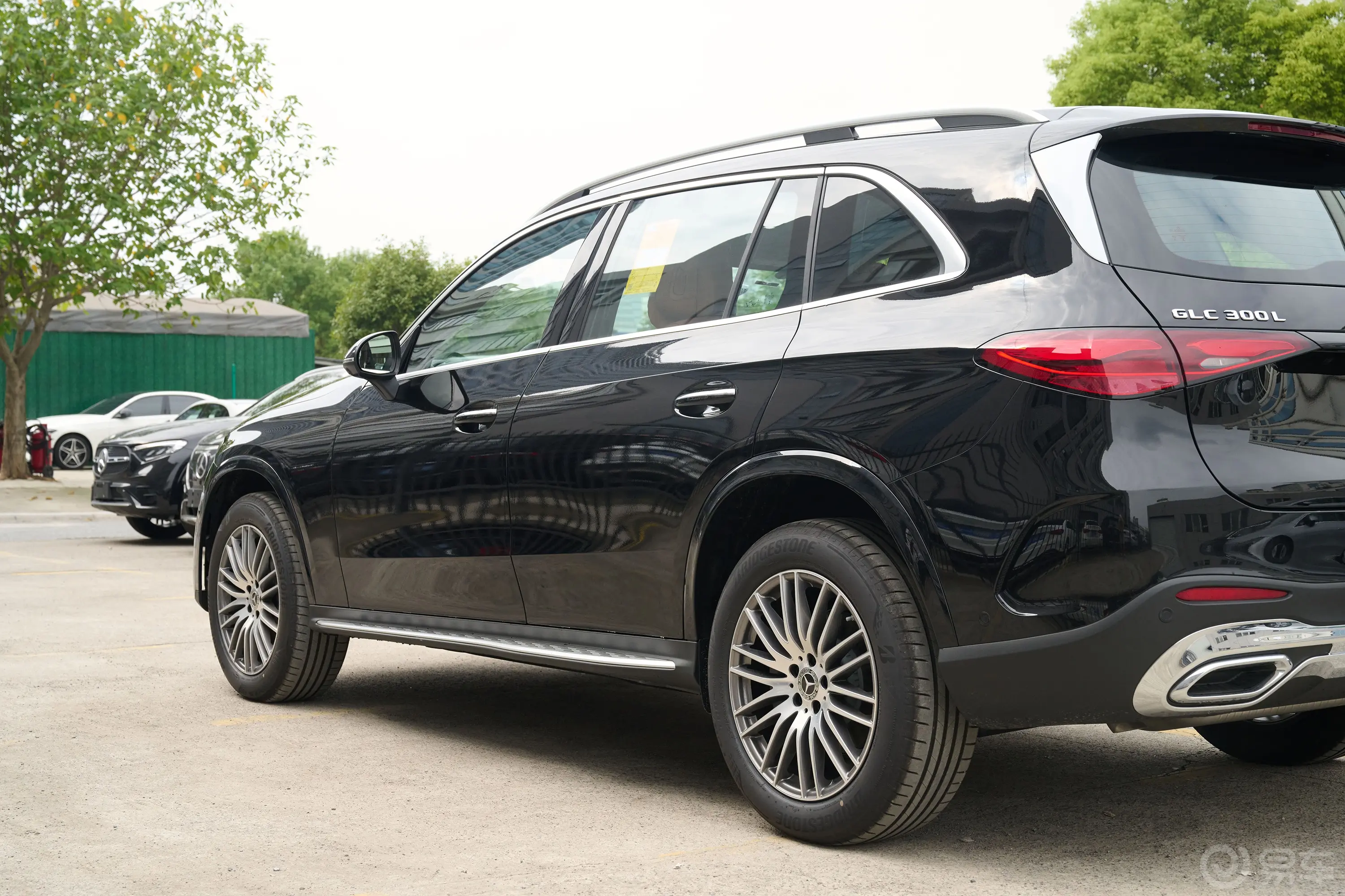 奔驰GLC改款 GLC 300 L 4MATIC 动感型 5座外观细节