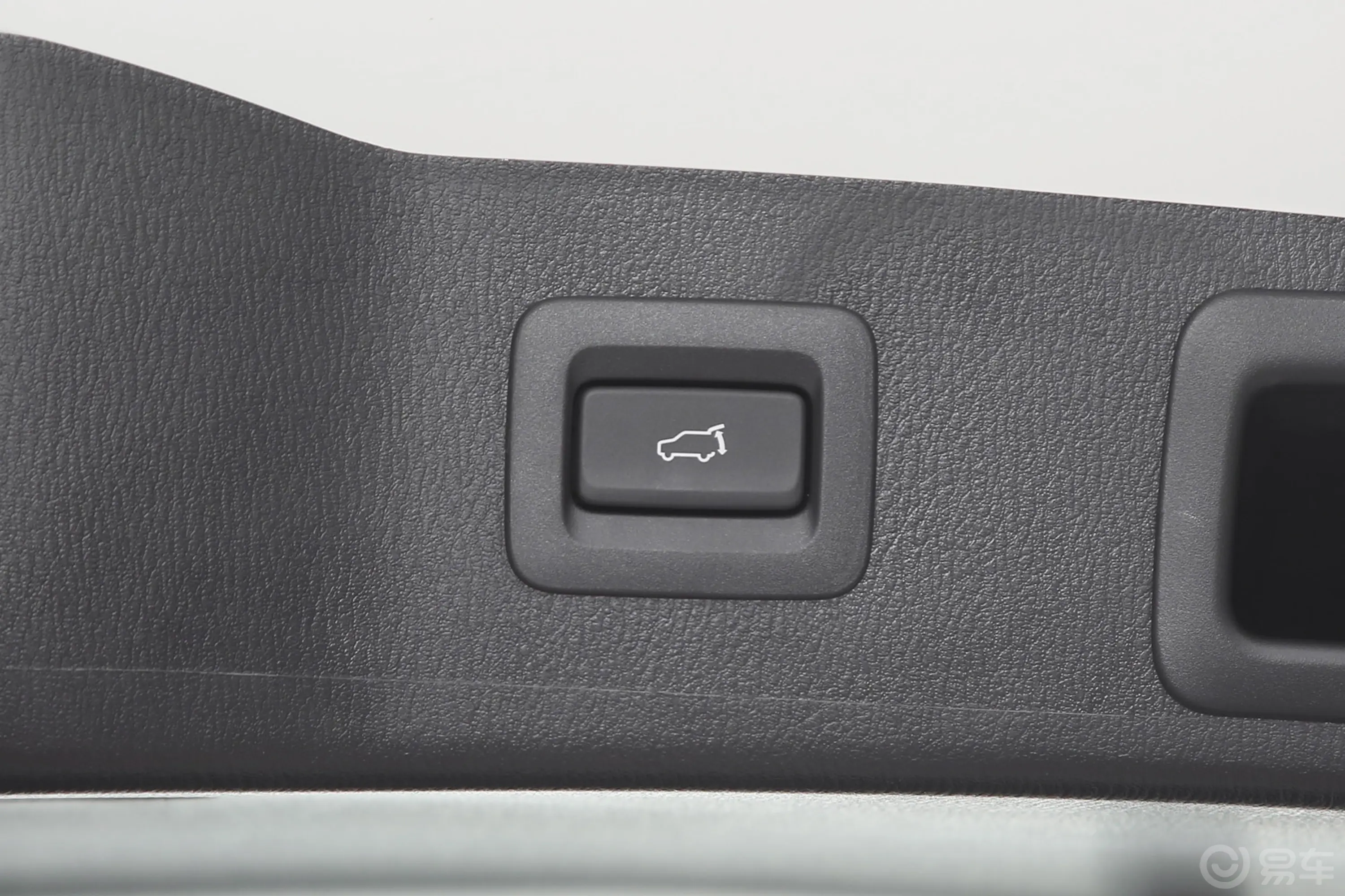 马自达CX-52.5L 两驱智尊型电动尾门按键（手动扶手）