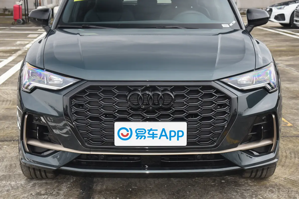 奥迪Q3 Sportback40 TFSI RS套件燃速型外观细节