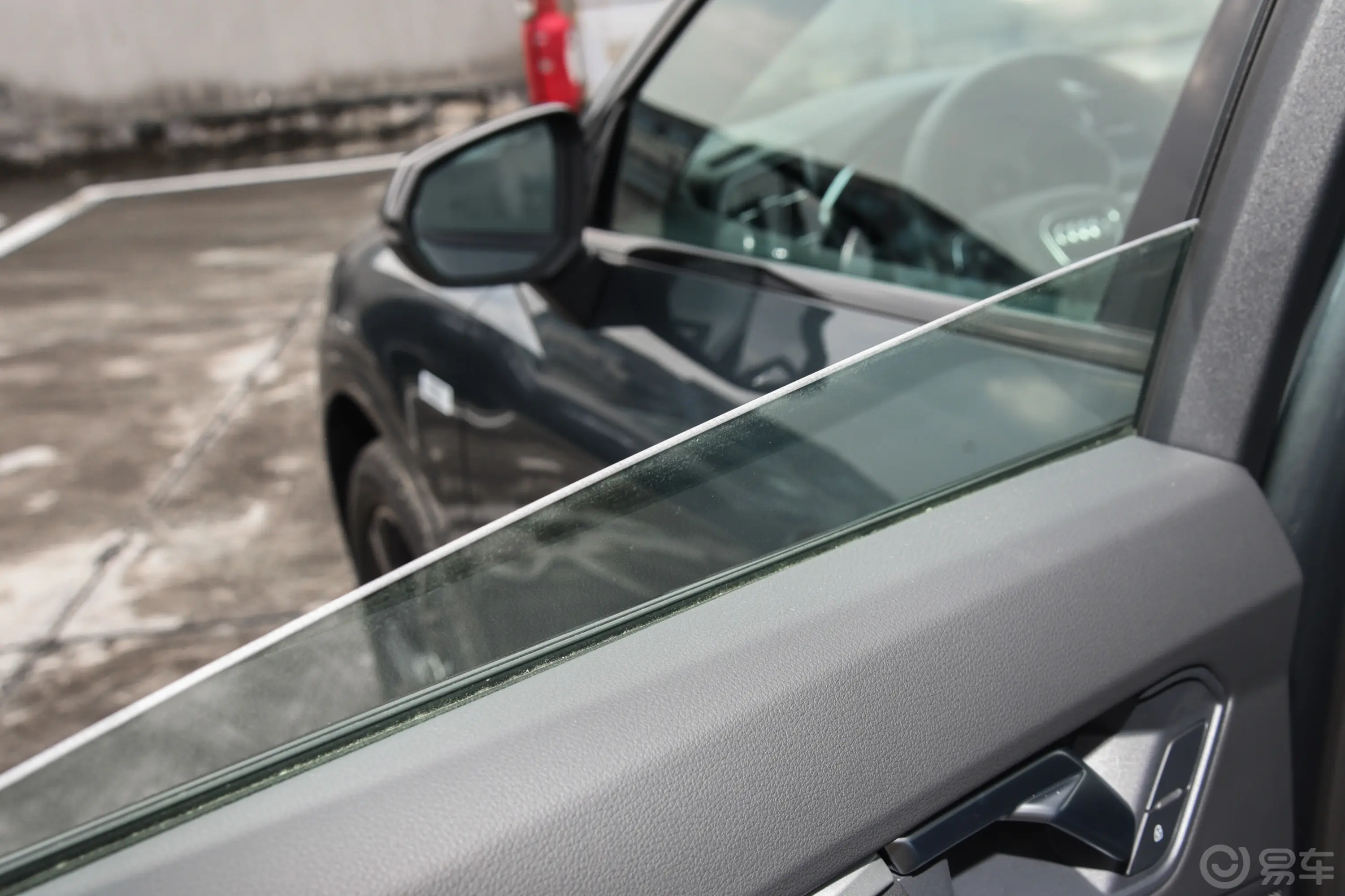 奥迪Q3 Sportback40 TFSI RS套件燃速型后排玻璃材质特写