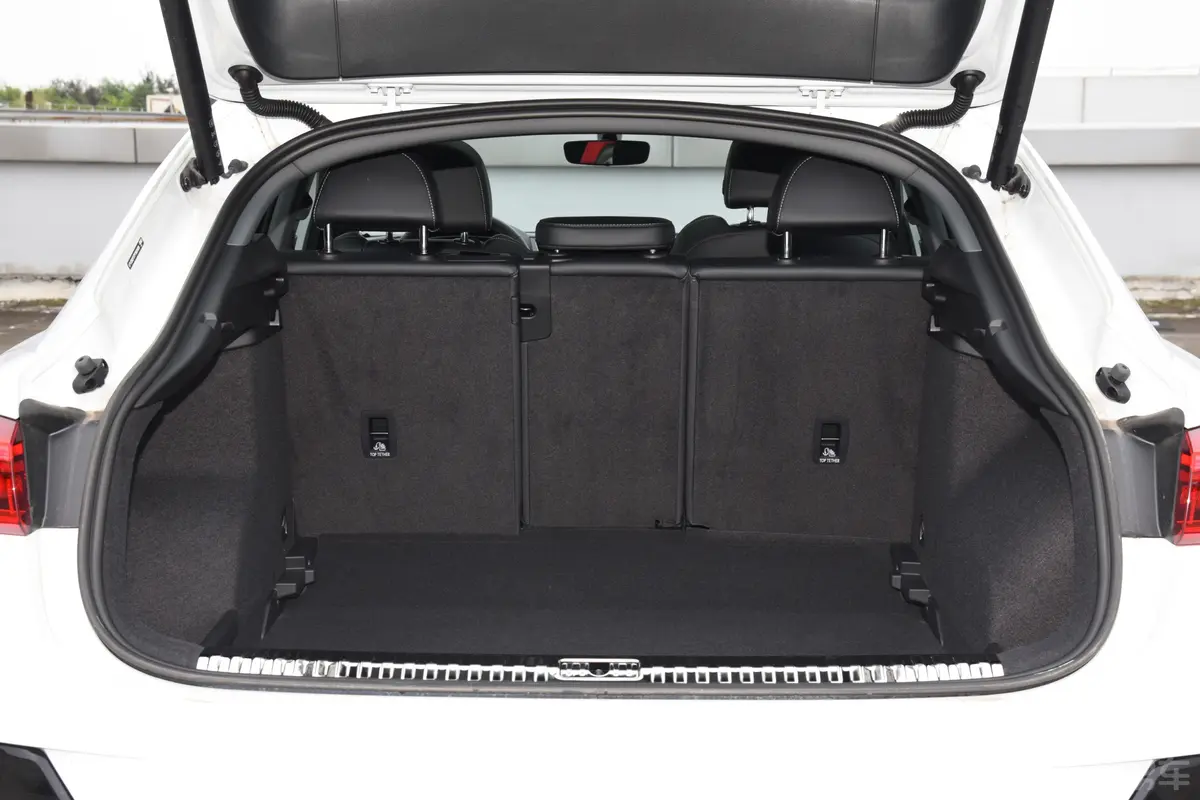 奥迪Q3 Sportback35 TFSI 进取型后备厢空间特写