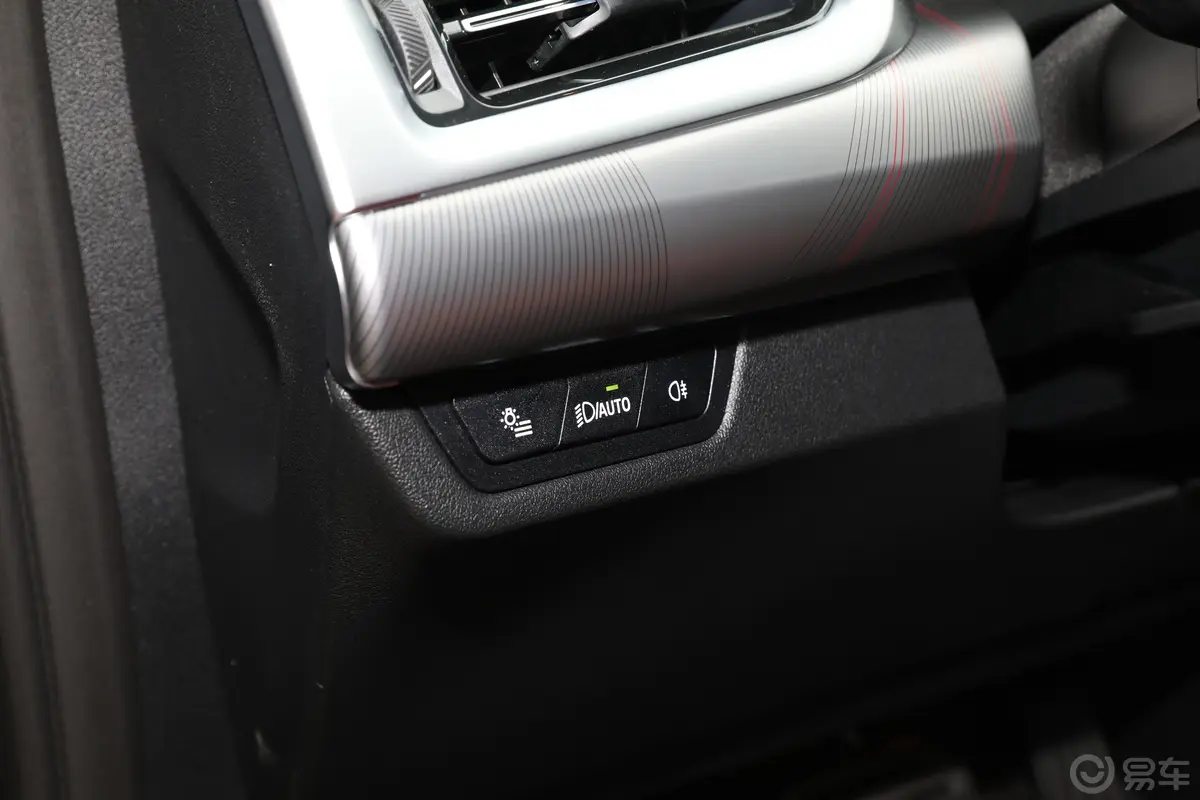 宝马iX1xDrive30L M运动套装灯光控制区
