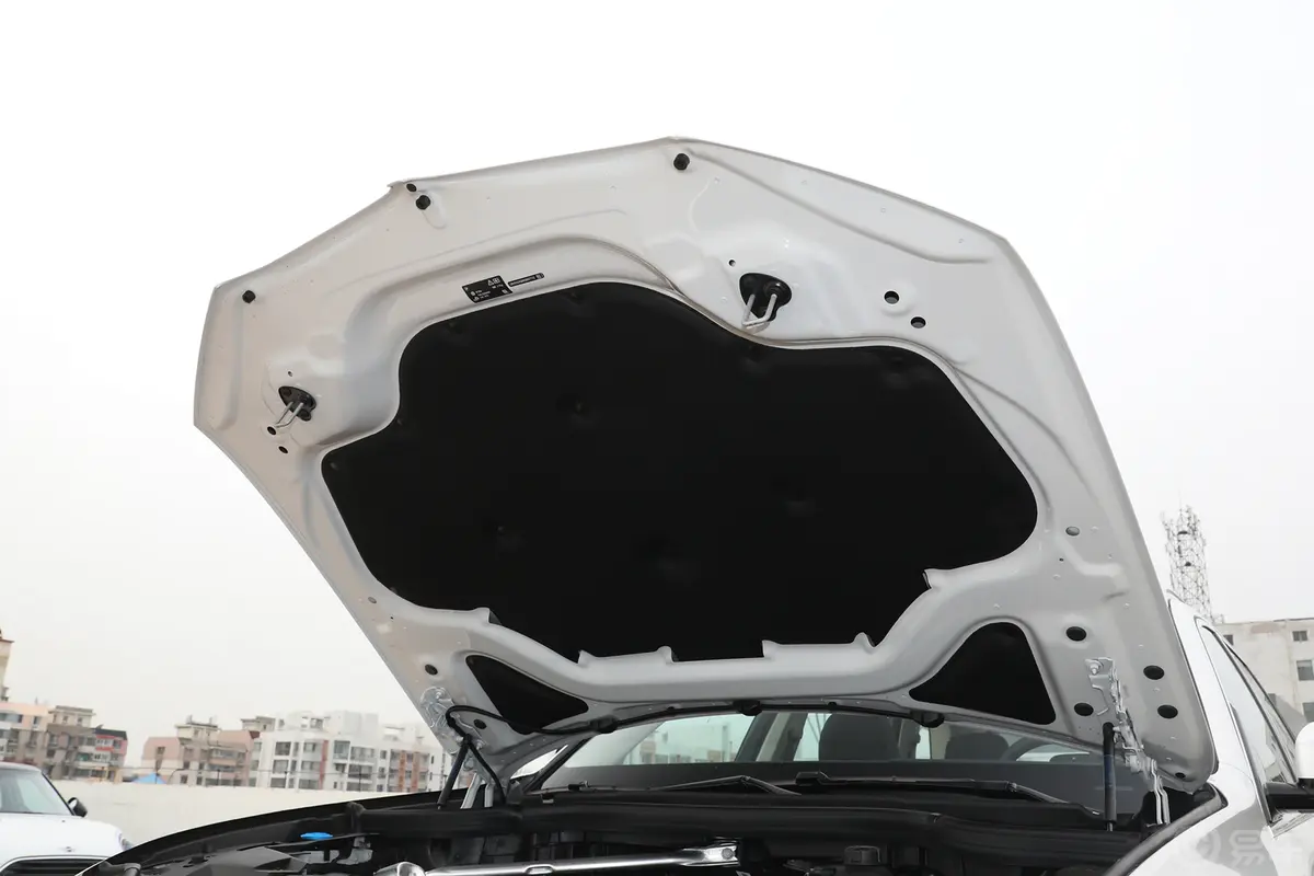 宝马X5xDrive30Li 尊享型M运动套装发动机舱盖内侧