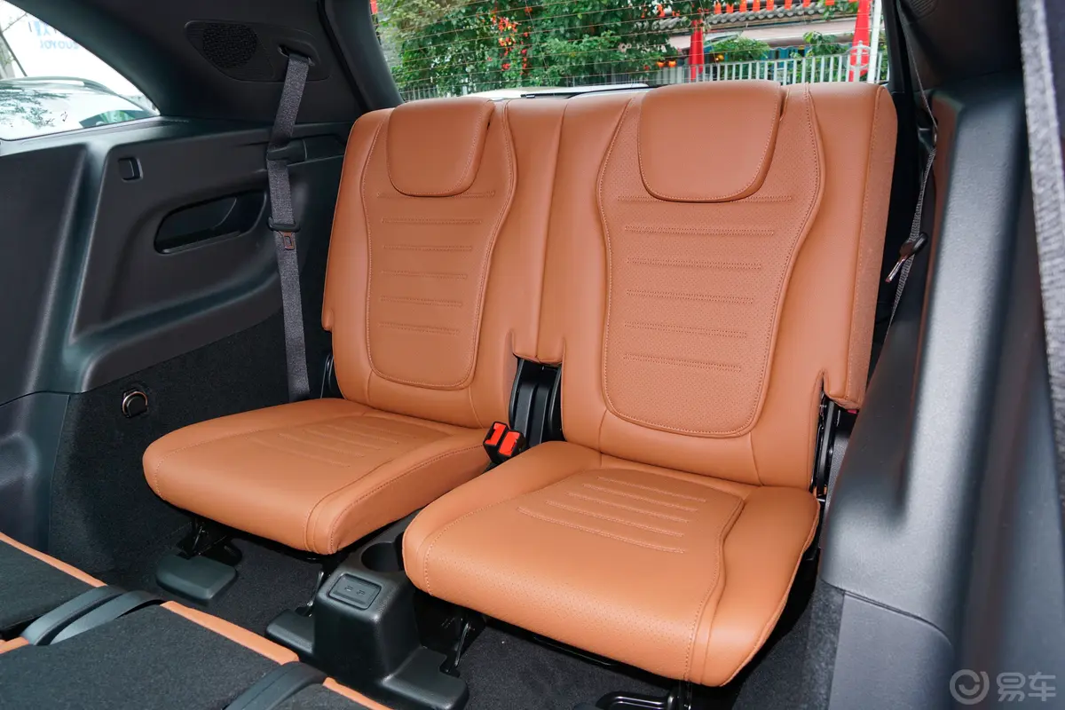 奔驰GLC改款 GLC 300 L 4MATIC 动感型 7座第三排座椅